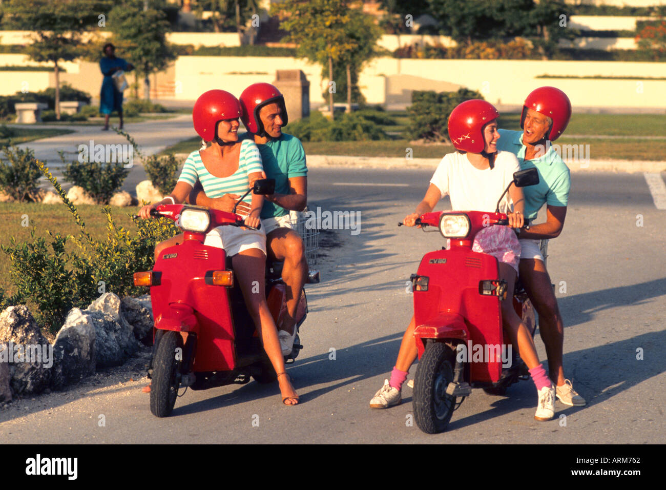 Couple having fun on tropical island Banque D'Images