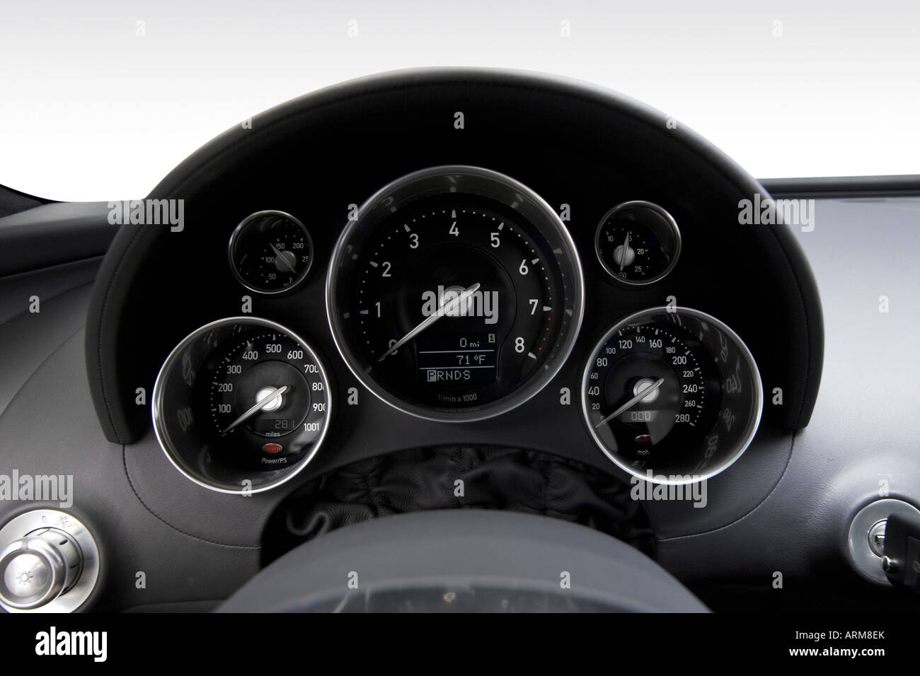 2008 Bugatti Veyron 16.4 en noir - Compteur/compte-tours Banque D'Images