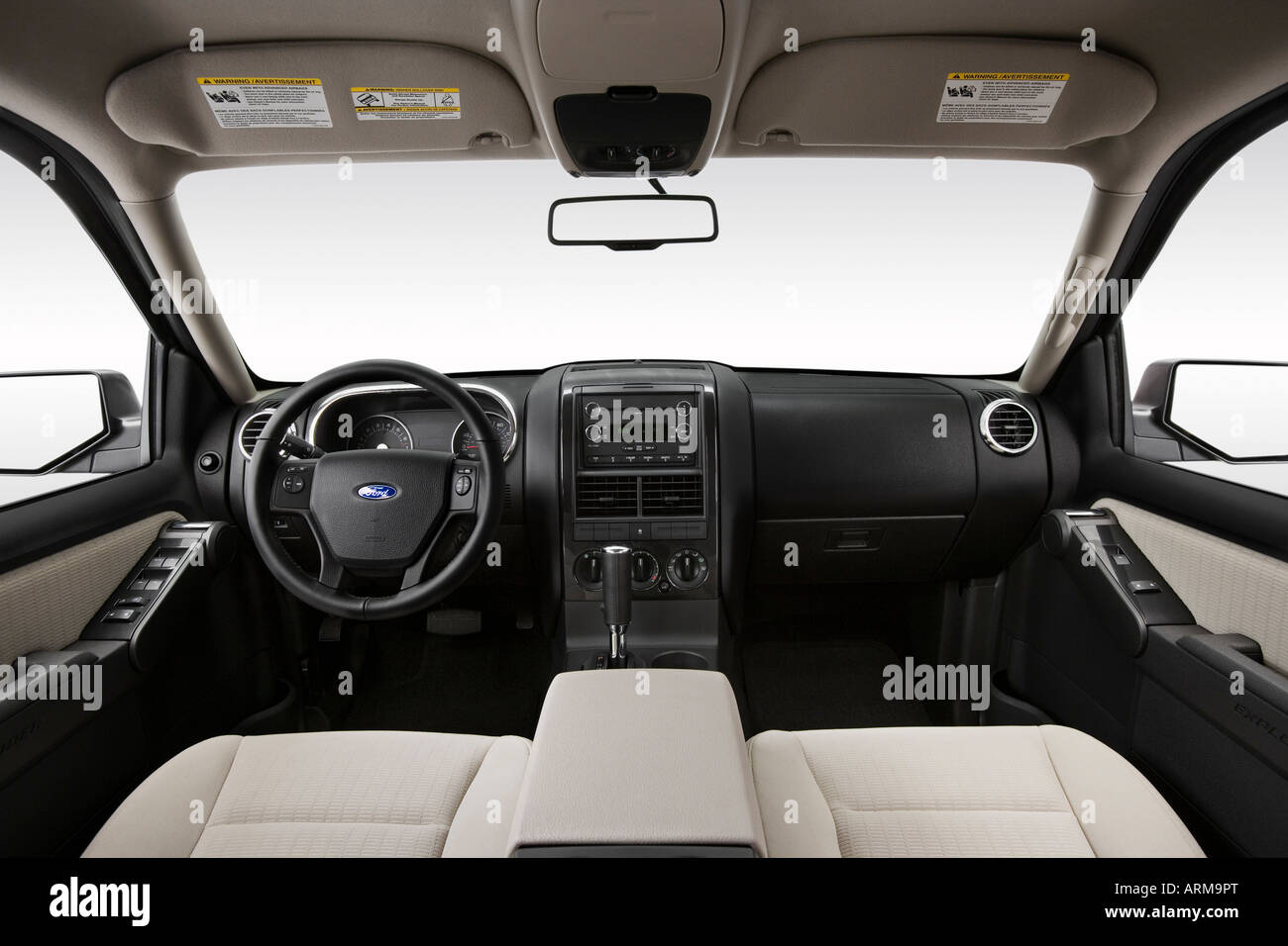 2008 Ford Explorer XLT en vert - planche de bord, console centrale, le  levier de vitesses voir Photo Stock - Alamy
