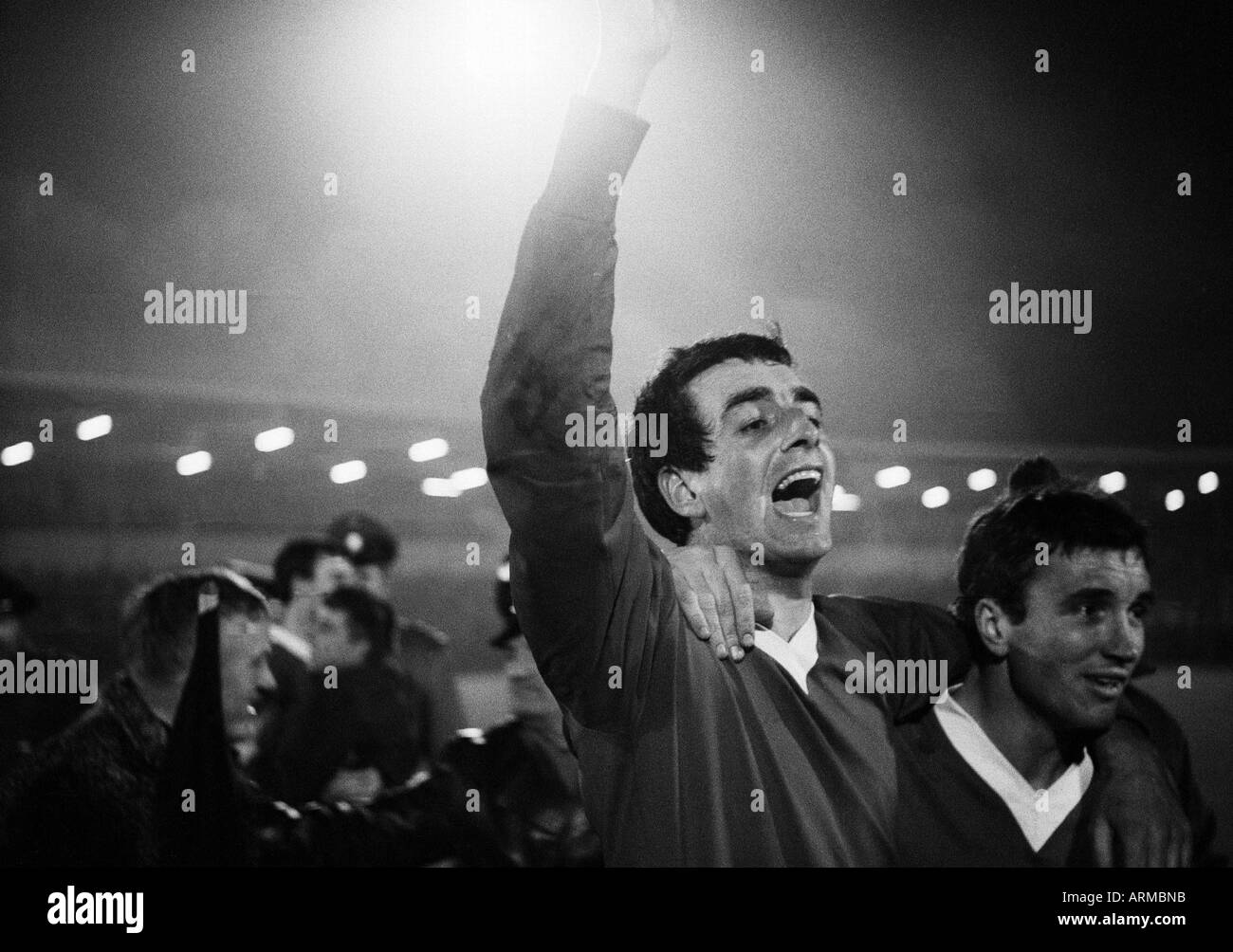 Présentoir Rangers - Vainqueurs Coupe D'Europe 1972 - Encadré - 10 Signatures Avec Certificat (original)