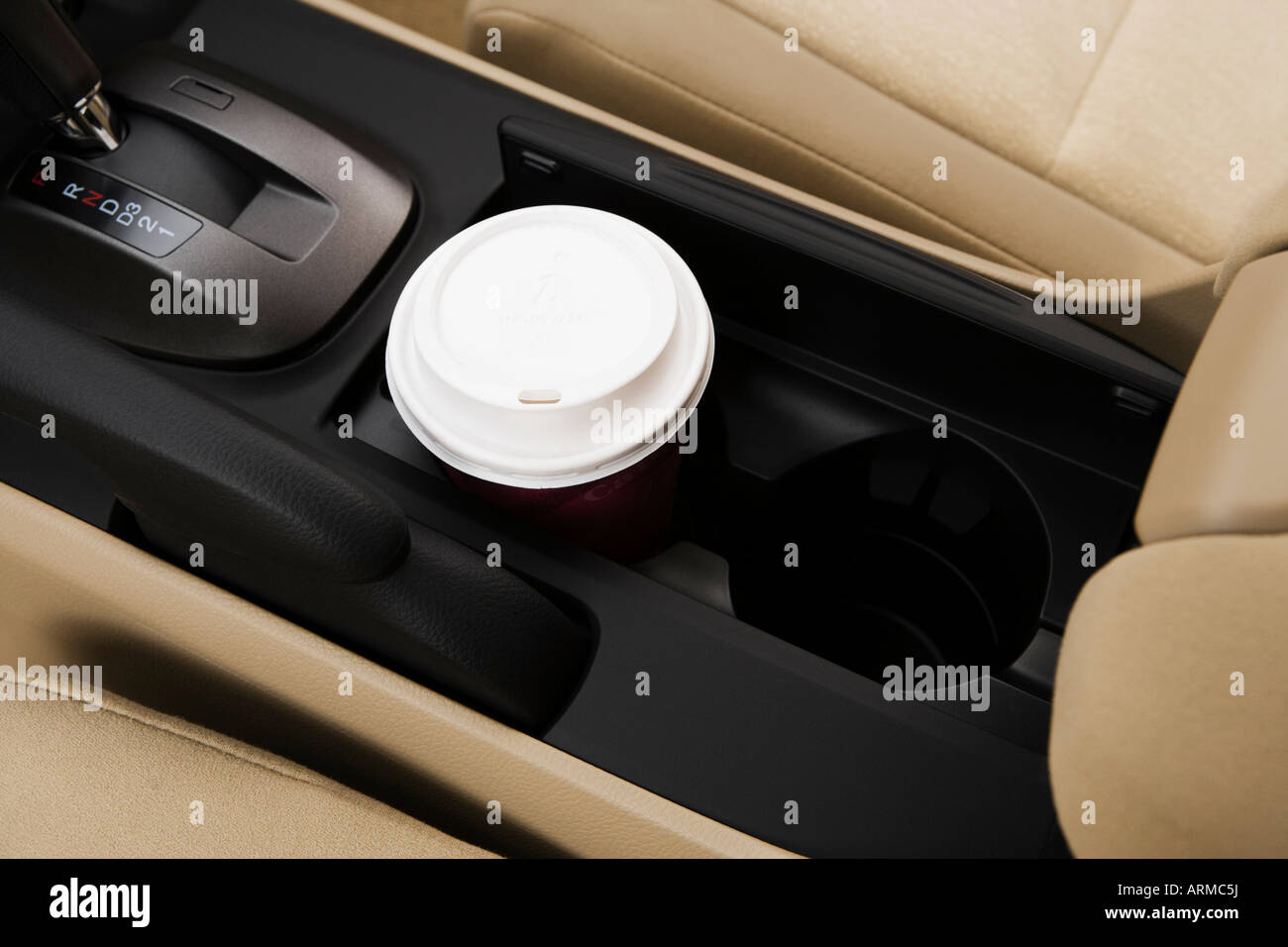 2008 Honda Accord LX Premium en rouge - Support de tasse avec Prop Banque D'Images