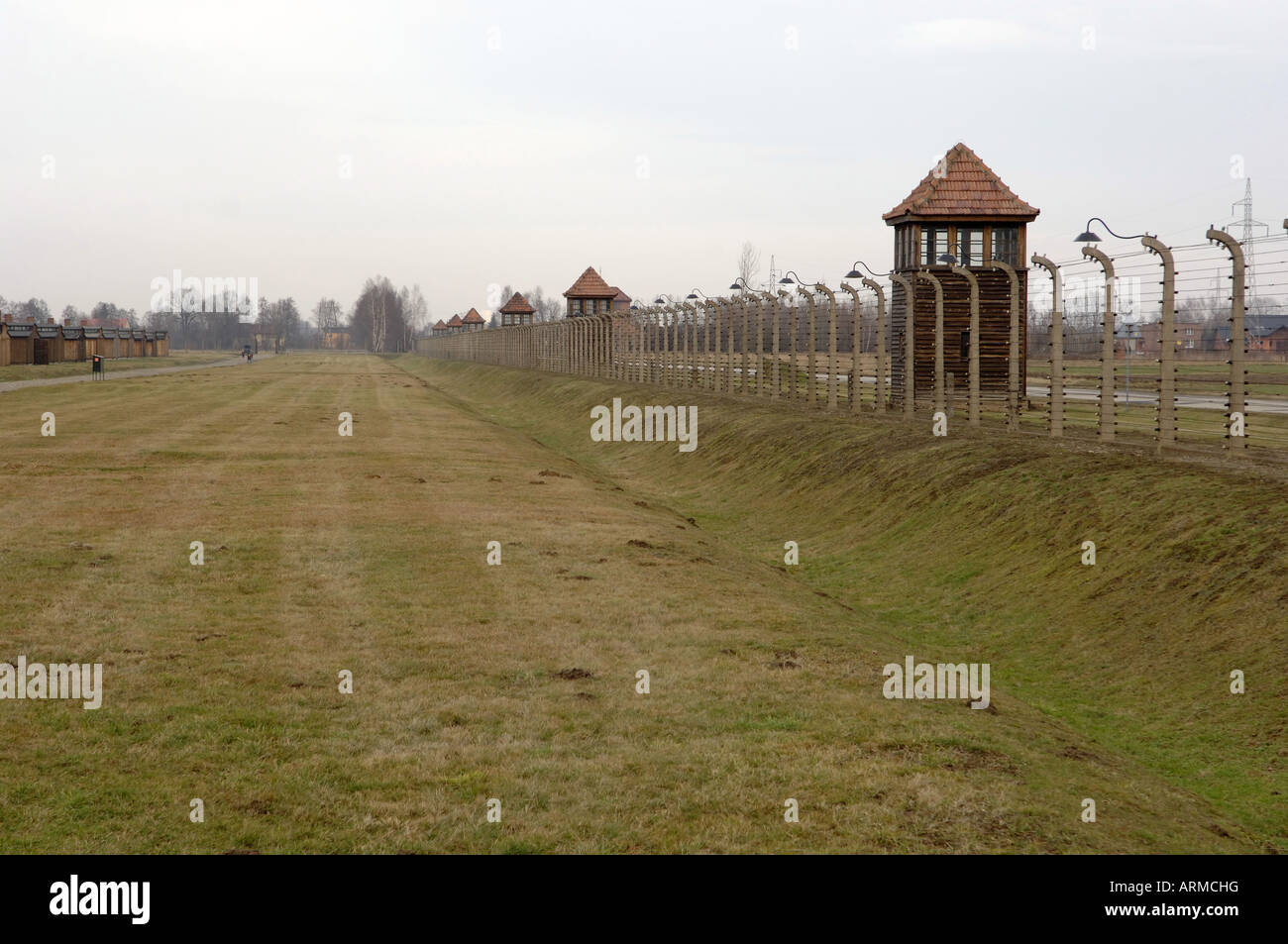 Clôture électrique tours de garde et camp de concentration Auschwitz Birkenhau Pologne Banque D'Images