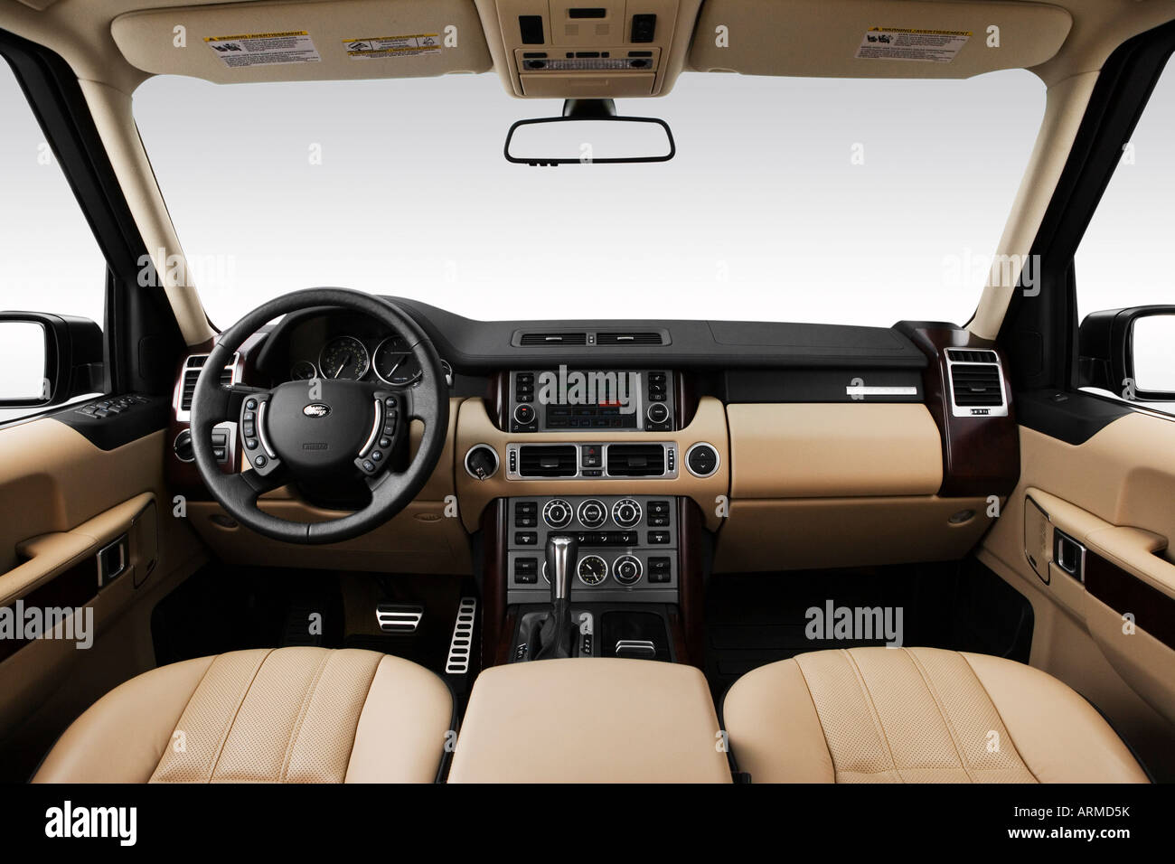 2008 Land Rover Range Rover Super facturés en vert - planche de bord,  console centrale, le levier de vitesses voir Photo Stock - Alamy