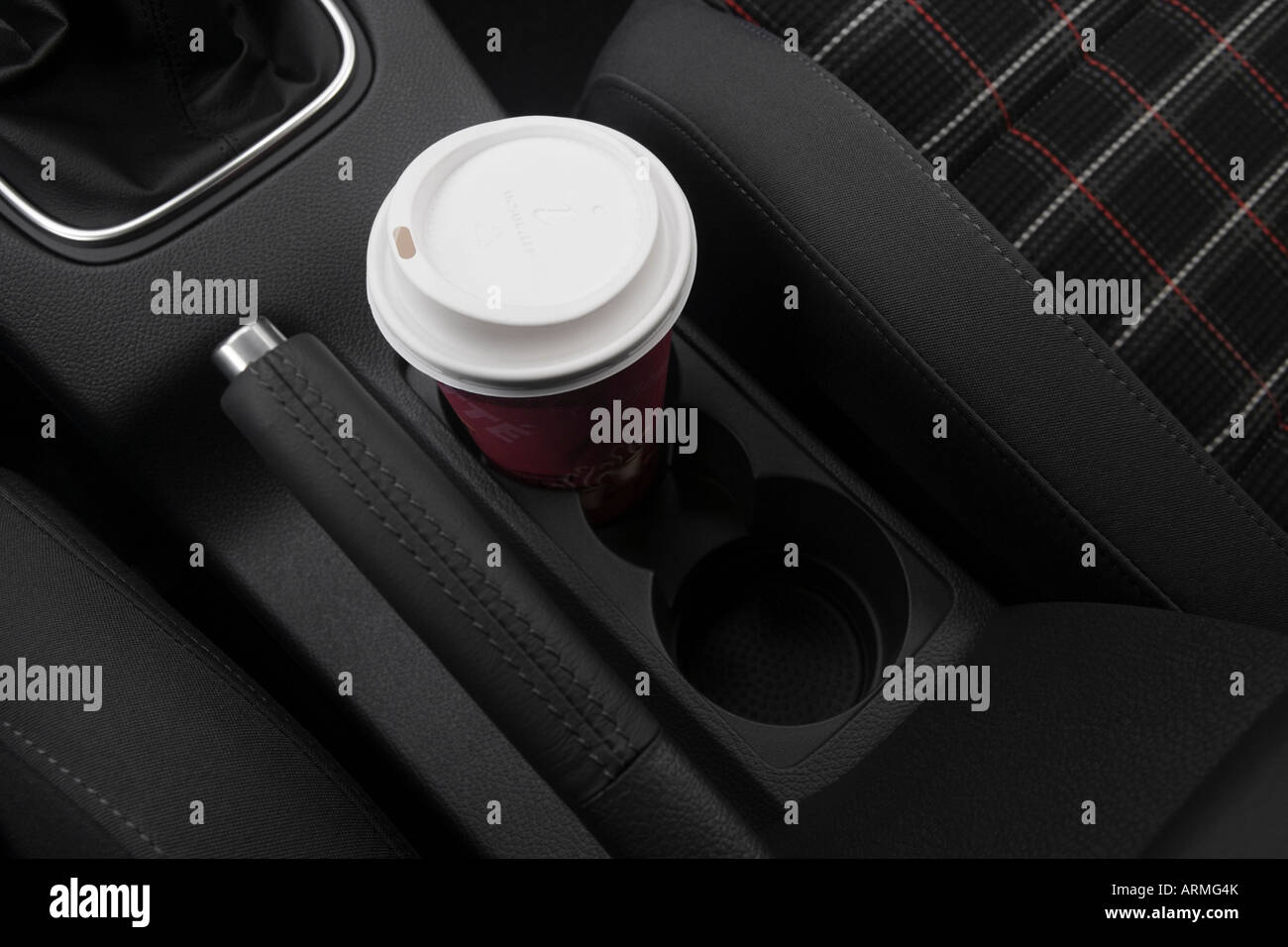 Volkswagen GTI 2008 en rouge - Support de tasse avec Prop Banque D'Images