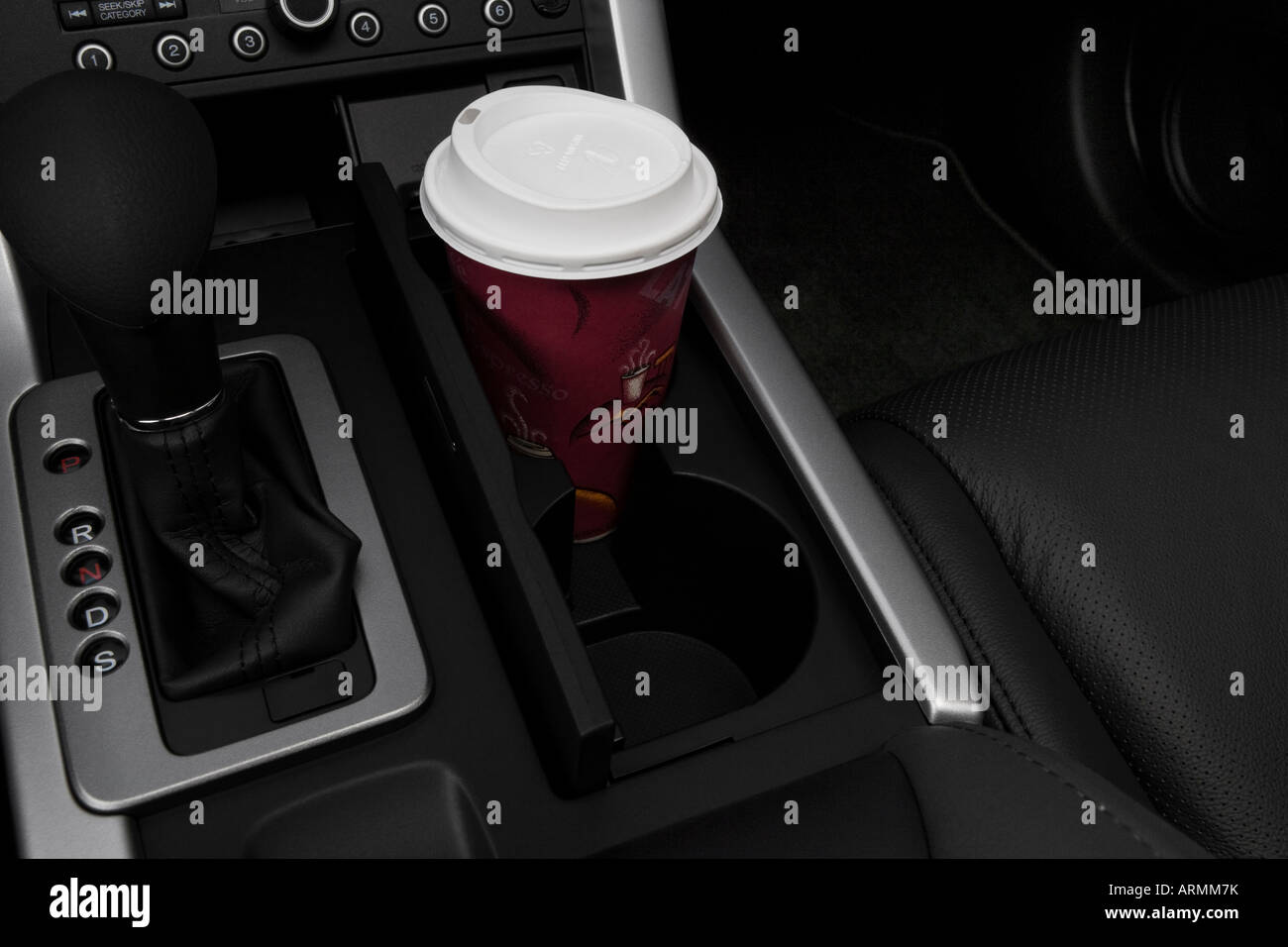 2008 Acura RDX Tech en rouge - Support de tasse avec Prop Banque D'Images