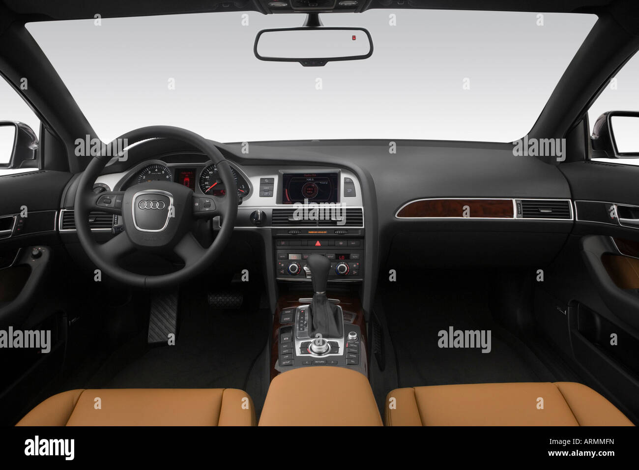 2008 Audi A6 3.2 en gris - planche de bord, console centrale, le levier de vitesses voir Banque D'Images