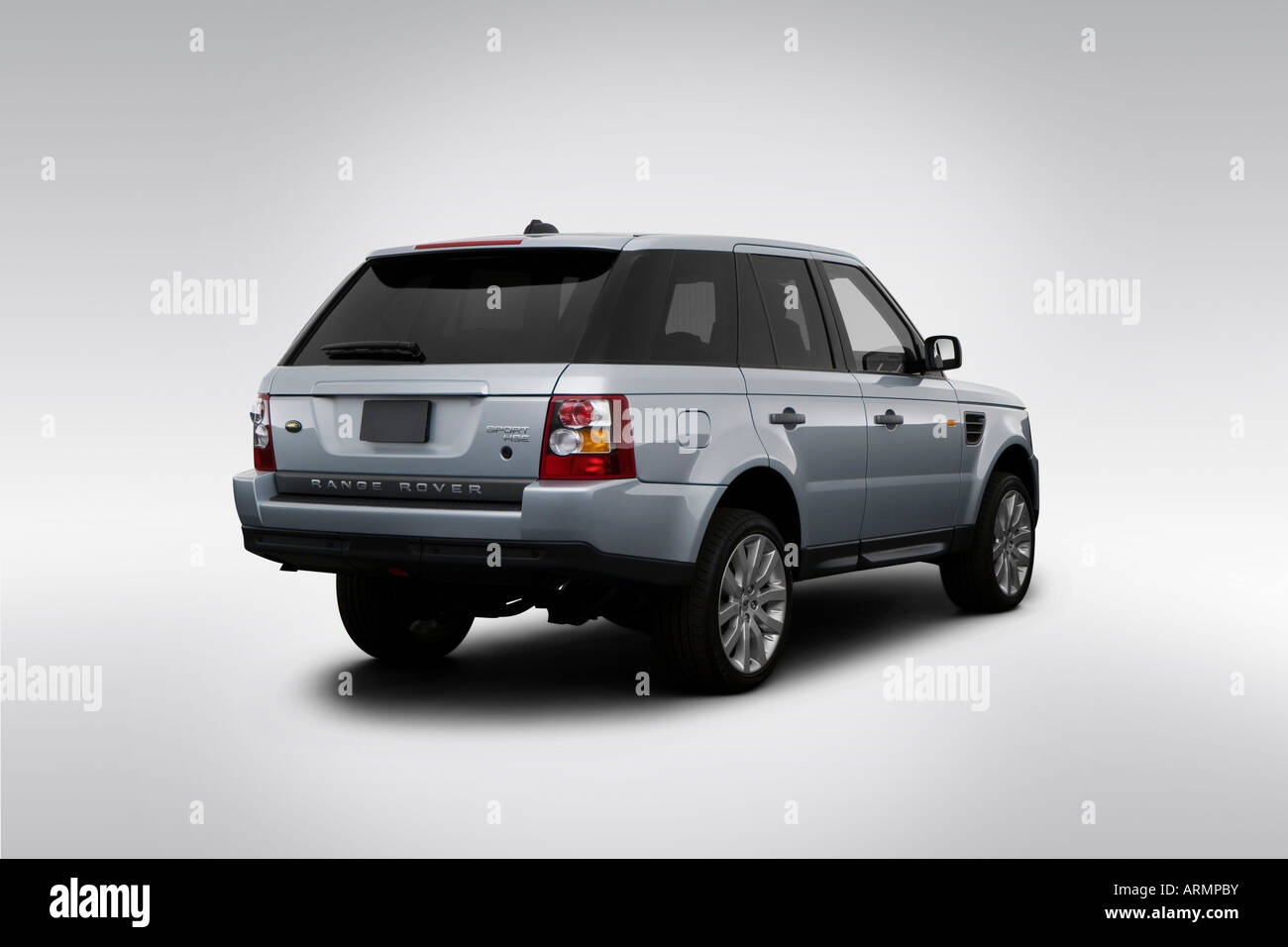 2008 Land Rover Range Rover Sport HSE dans l'argent - vue d'angle arrière  Photo Stock - Alamy