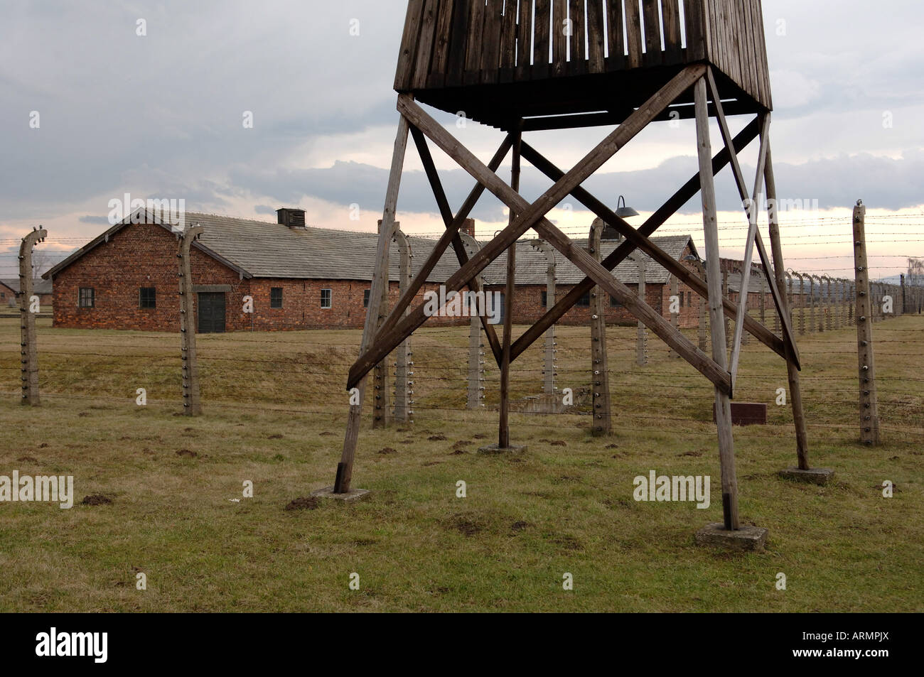 Tour de garde donnant sur Auschwitz camp Birkenhau Banque D'Images