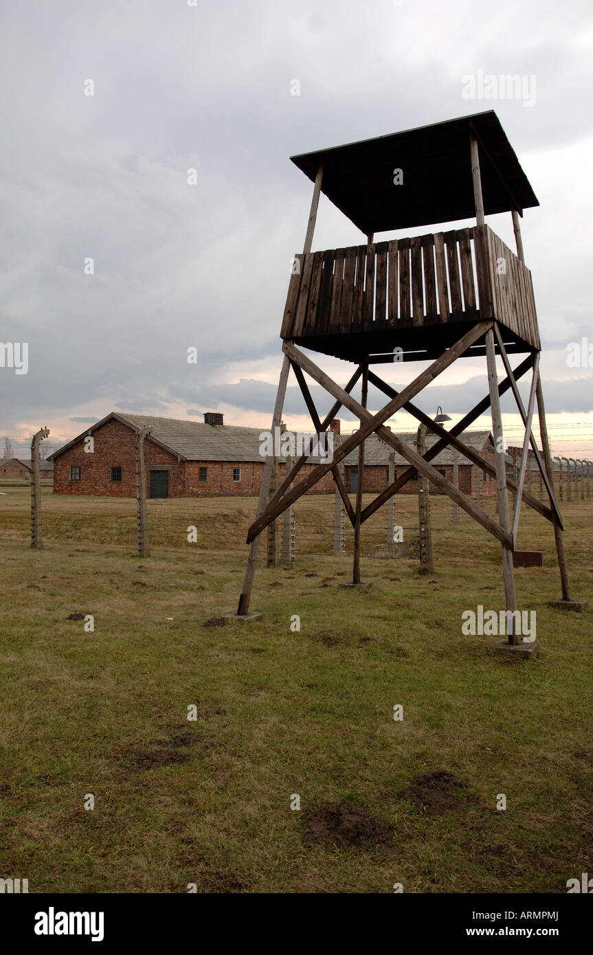 Tour de garde donnant sur Auschwitz camp Birkenhau Banque D'Images