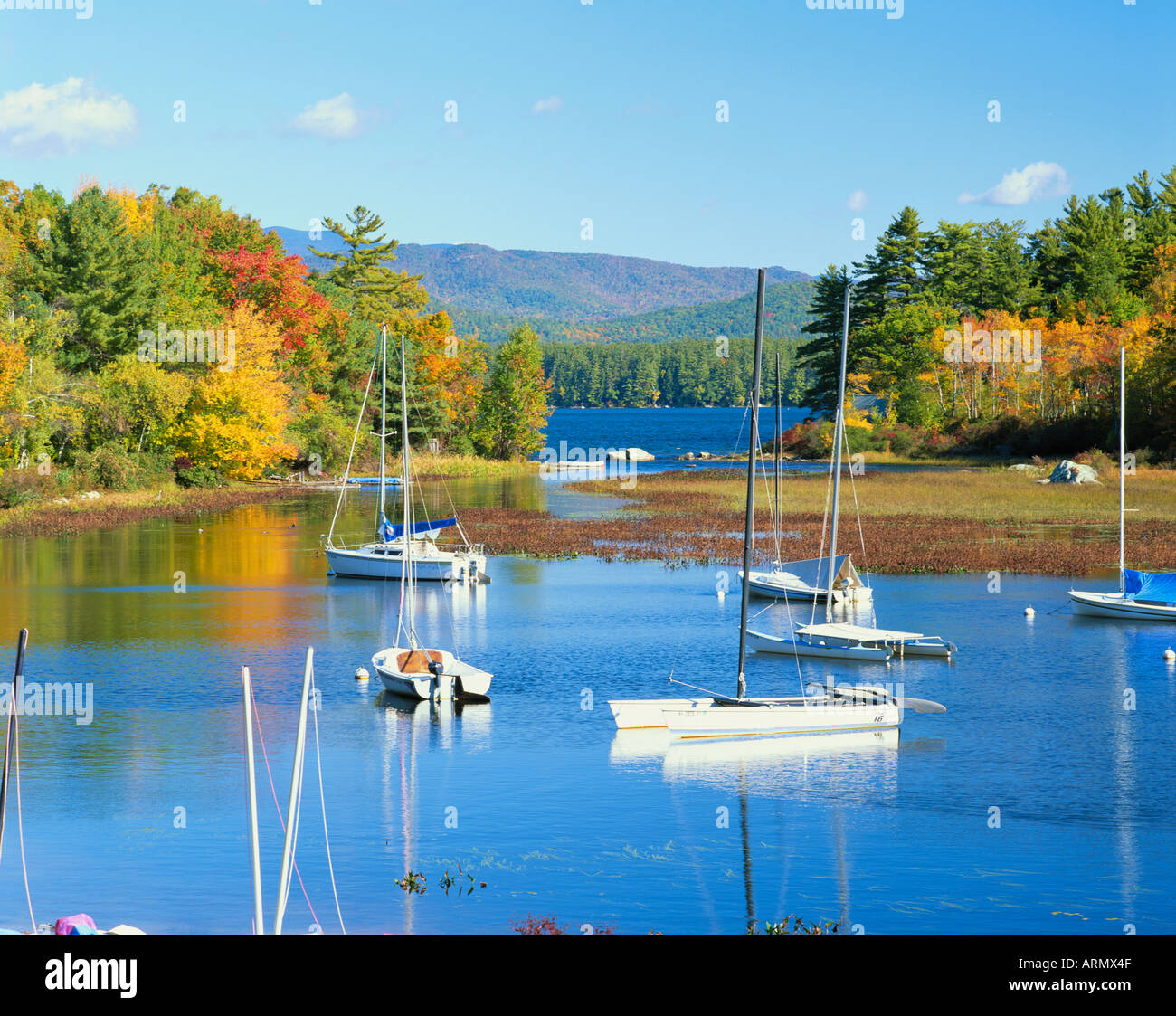 USA NEW HAMPSHIRE SQUAM LAKE CANOT AUTOMNE AUTOMNE Banque D'Images