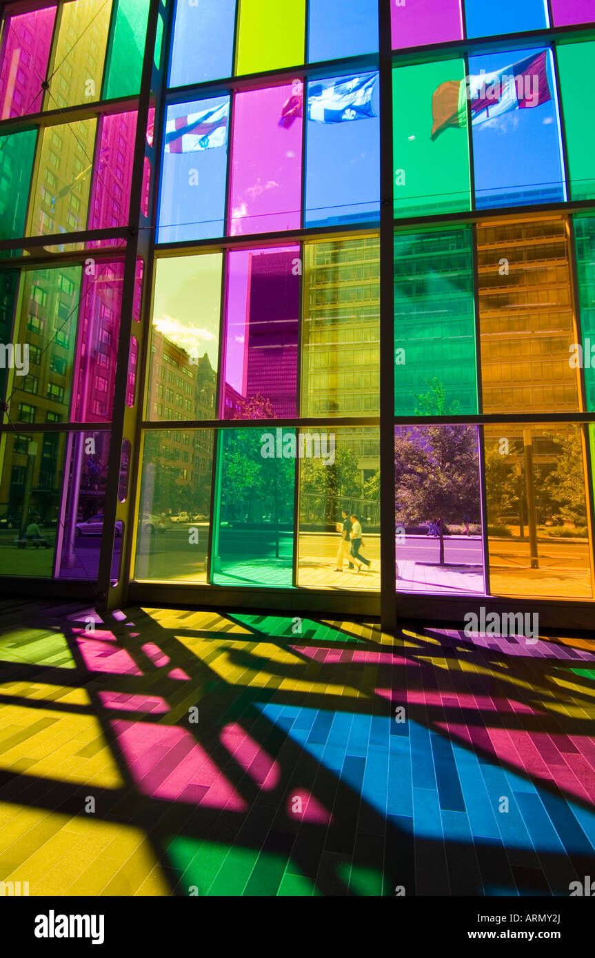 Des Murs De Verre De Couleur De La Palais Des Congrès De Montréal (Centre  Des Congrès De Montréal), Montréal. Québec, Canada Photo Stock - Alamy