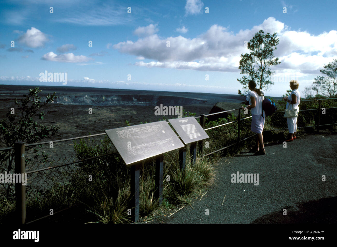 HI Hawaii Volcanoes National Park Big Island Kilauea Caldera cratère volcanique paysage cratère Banque D'Images