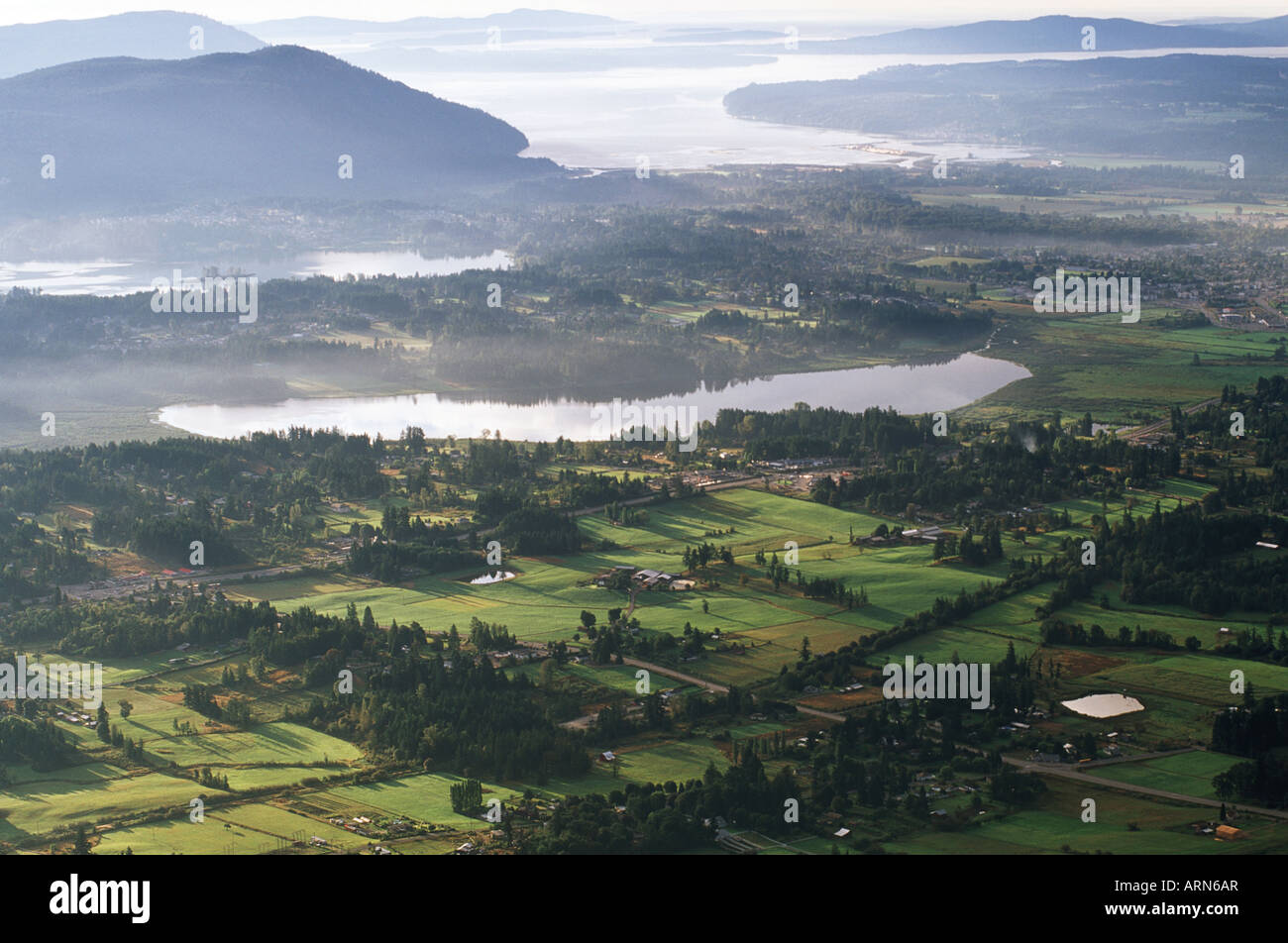 Vue de la vallée de Cowichan de Mt Prevost, l'île de Vancouver, Colombie-Britannique, Canada. Banque D'Images