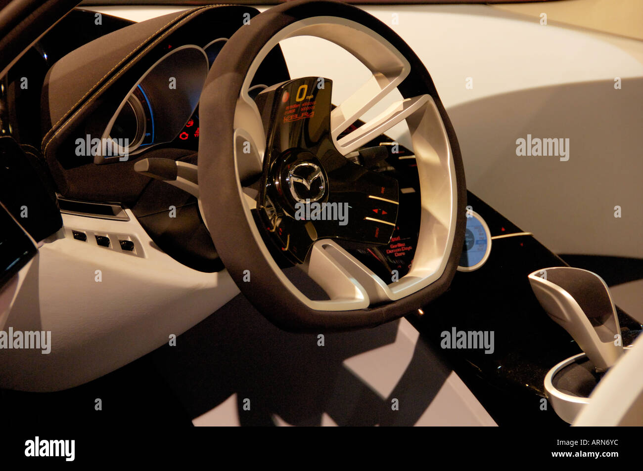 Concept car Mazda volant montrant de l'intérieur Banque D'Images