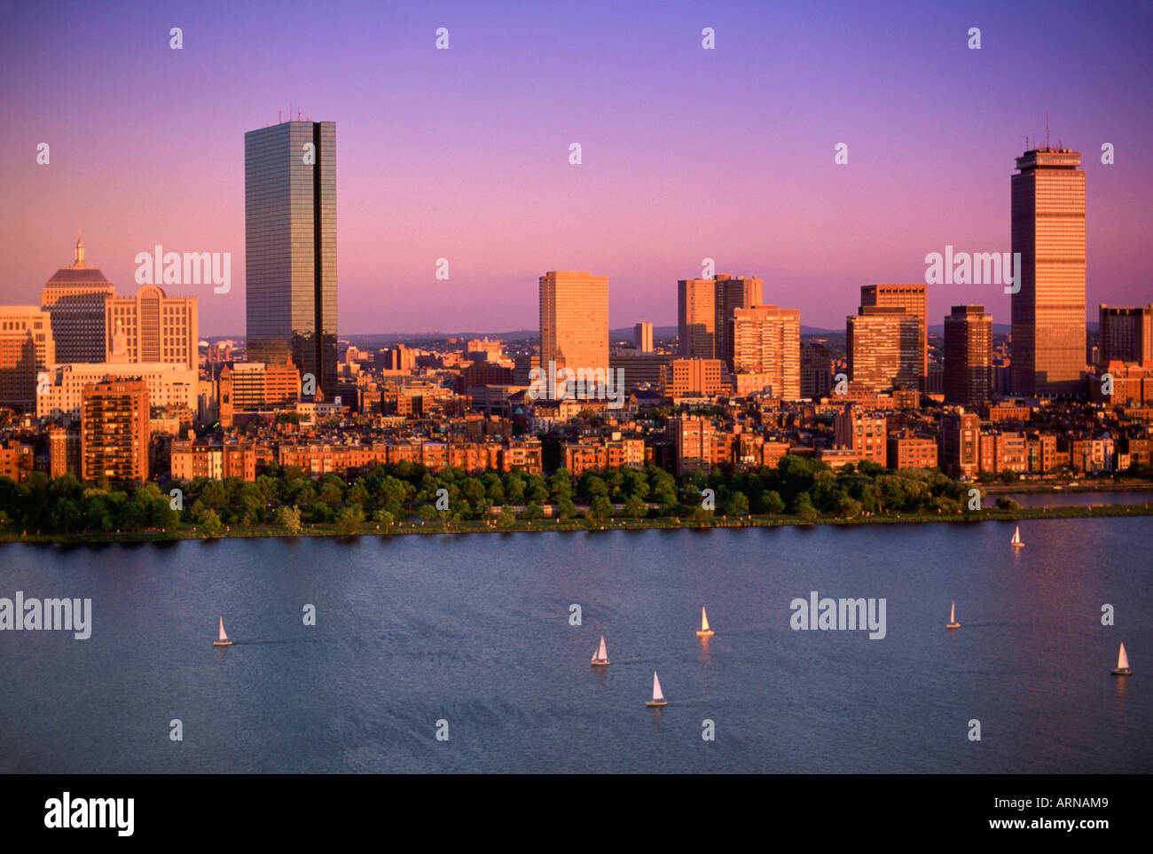 Boston skyline Backbay de la Charles River, Boston Massachusetts au crépuscule Banque D'Images