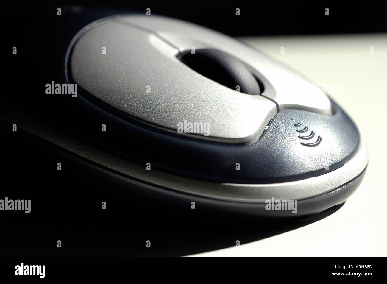Une souris d'ordinateur contemporain, avec la norme la plus courante comprend : deux boutons et une roulette de défilement Banque D'Images