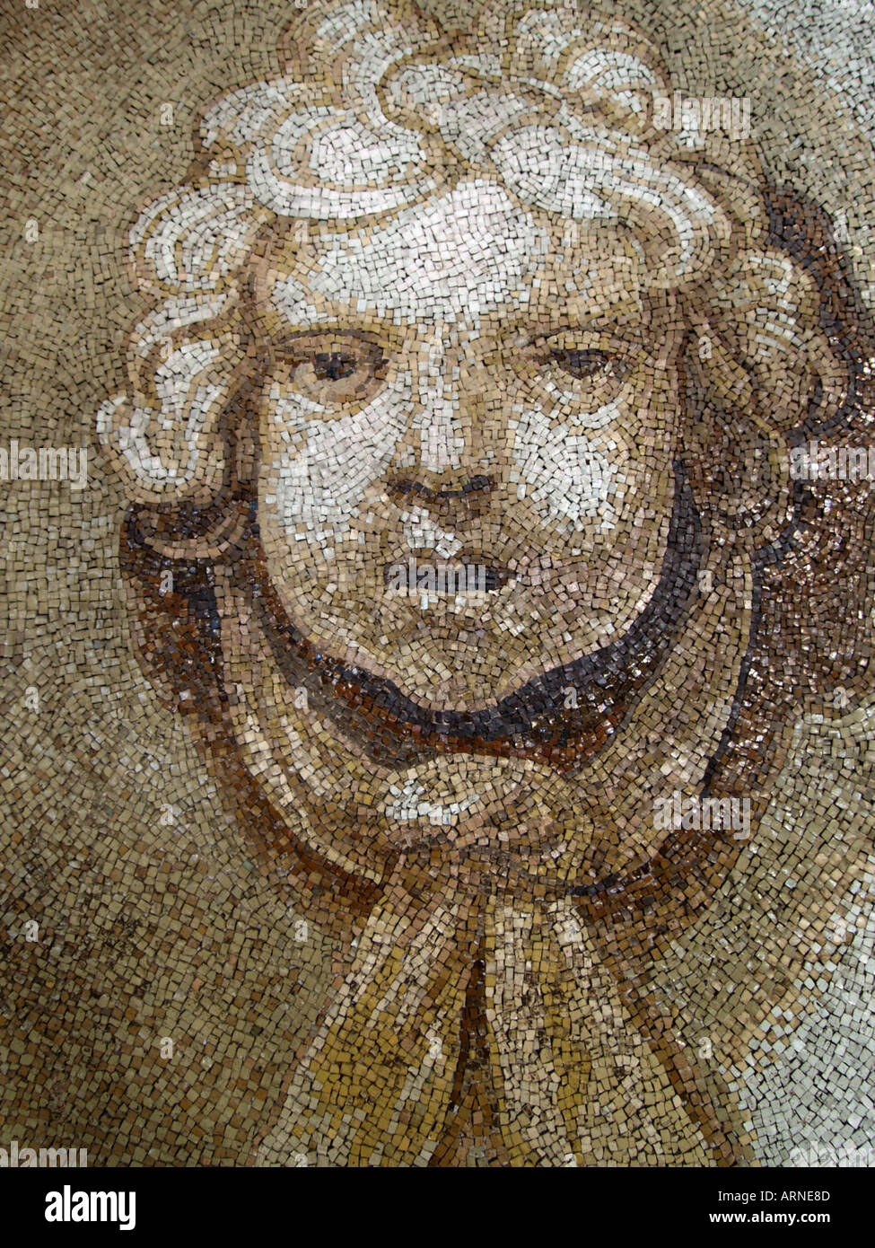 Détail de la mosaïque montrant un visage anges dans la Basilique Saint Pierre du Vatican Rome Italie dome San Pietro Banque D'Images