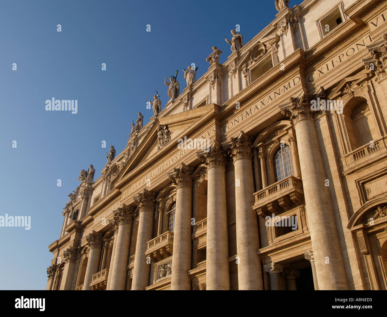 La façade de la basilique Saint Pierre par Carlo Maderno conçu 1614 San Pietro Vatican Rome Italie Banque D'Images