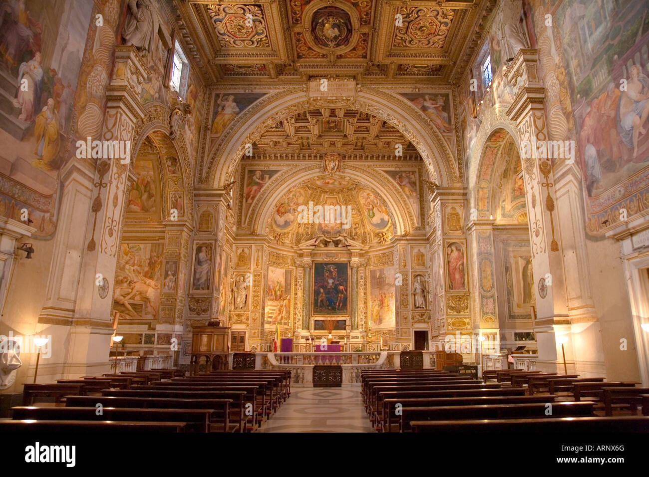 L'intérieur de l'église de Santa Susanna Banque D'Images