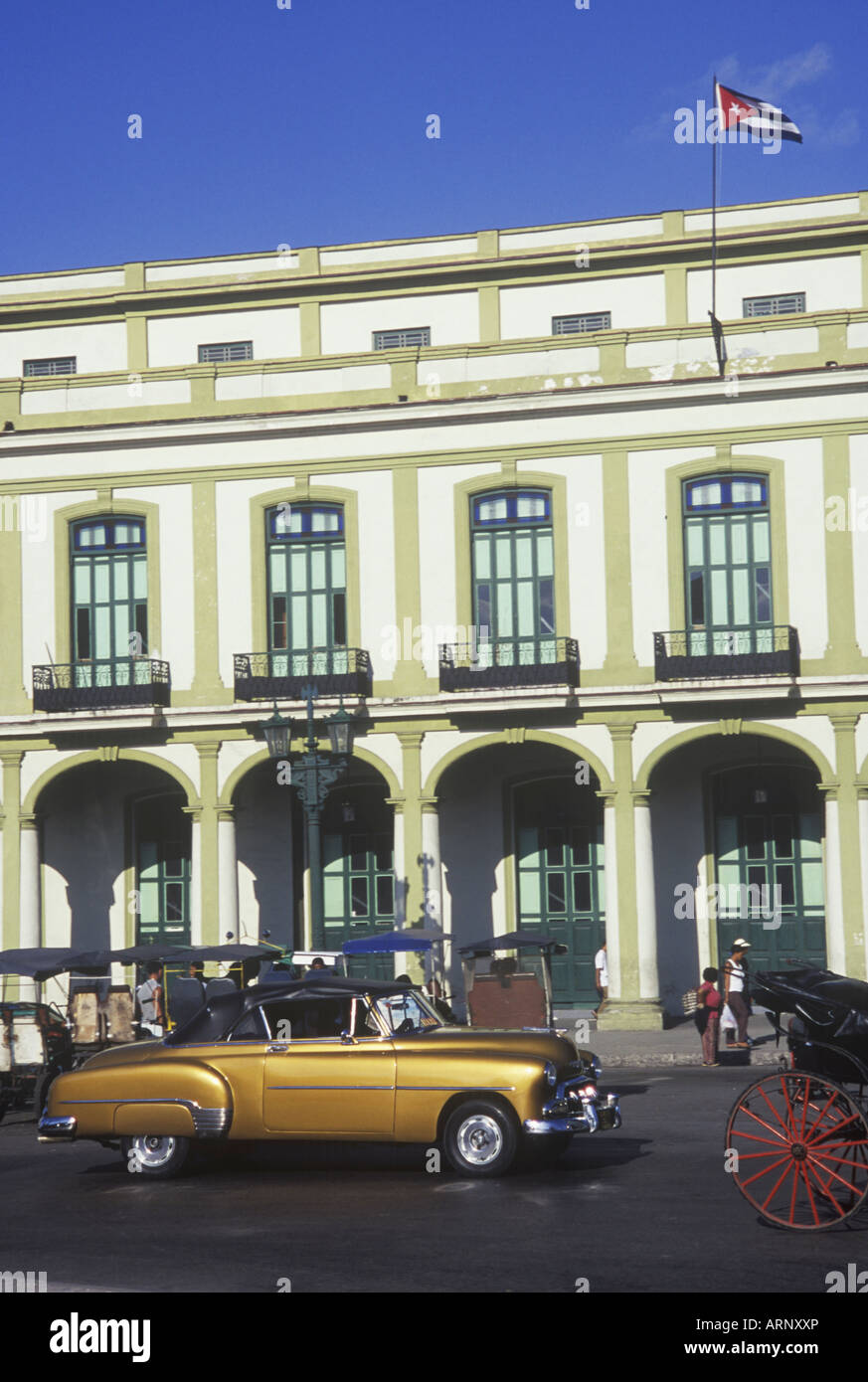 Classic 1950 voitures en face de El Capitolio , La Habana Vieja, Cuba. Banque D'Images
