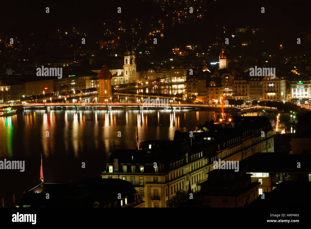 Vue de nuit de l'antenne centre-ville de Lucerne dans la nuit Banque D'Images