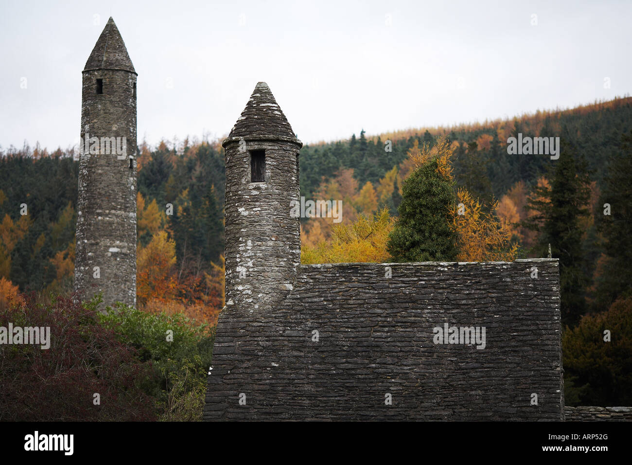 Établissement monastique de Glendalough, comté de Wicklow, en République d'Irlande, Europe Banque D'Images