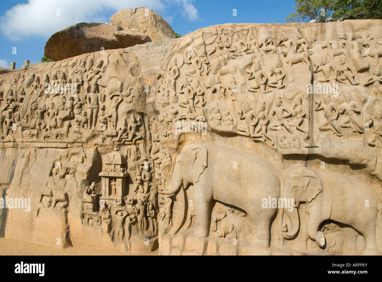 La pénitence d'Arjuna s sculpture relief à Mamallapuram au Tamil Nadu Inde Banque D'Images