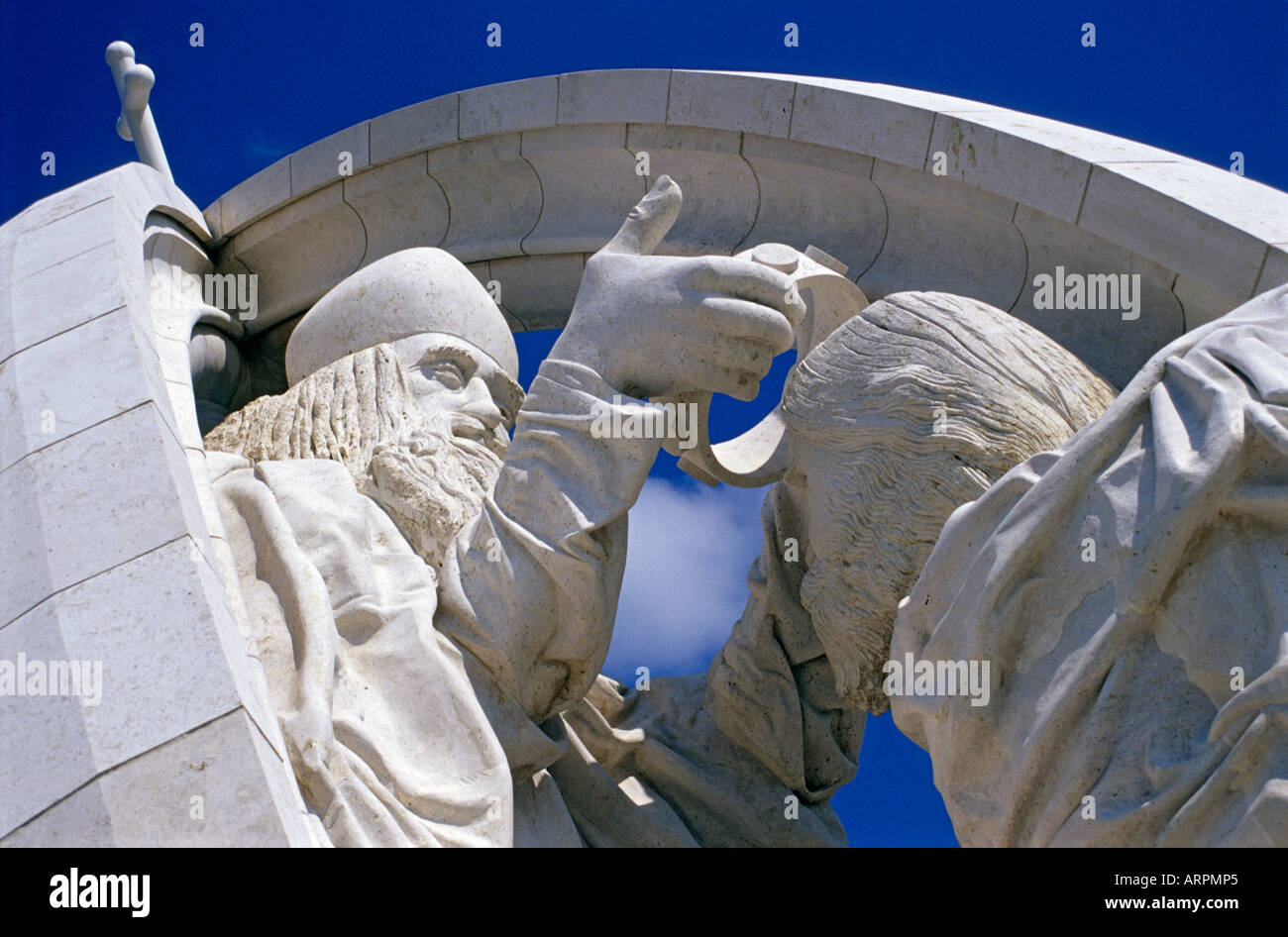 La Statue de couronnement du premier roi de Hongrie - St. Stephen - par un envoyé spécial du pape à Esztergom, Hongrie Banque D'Images