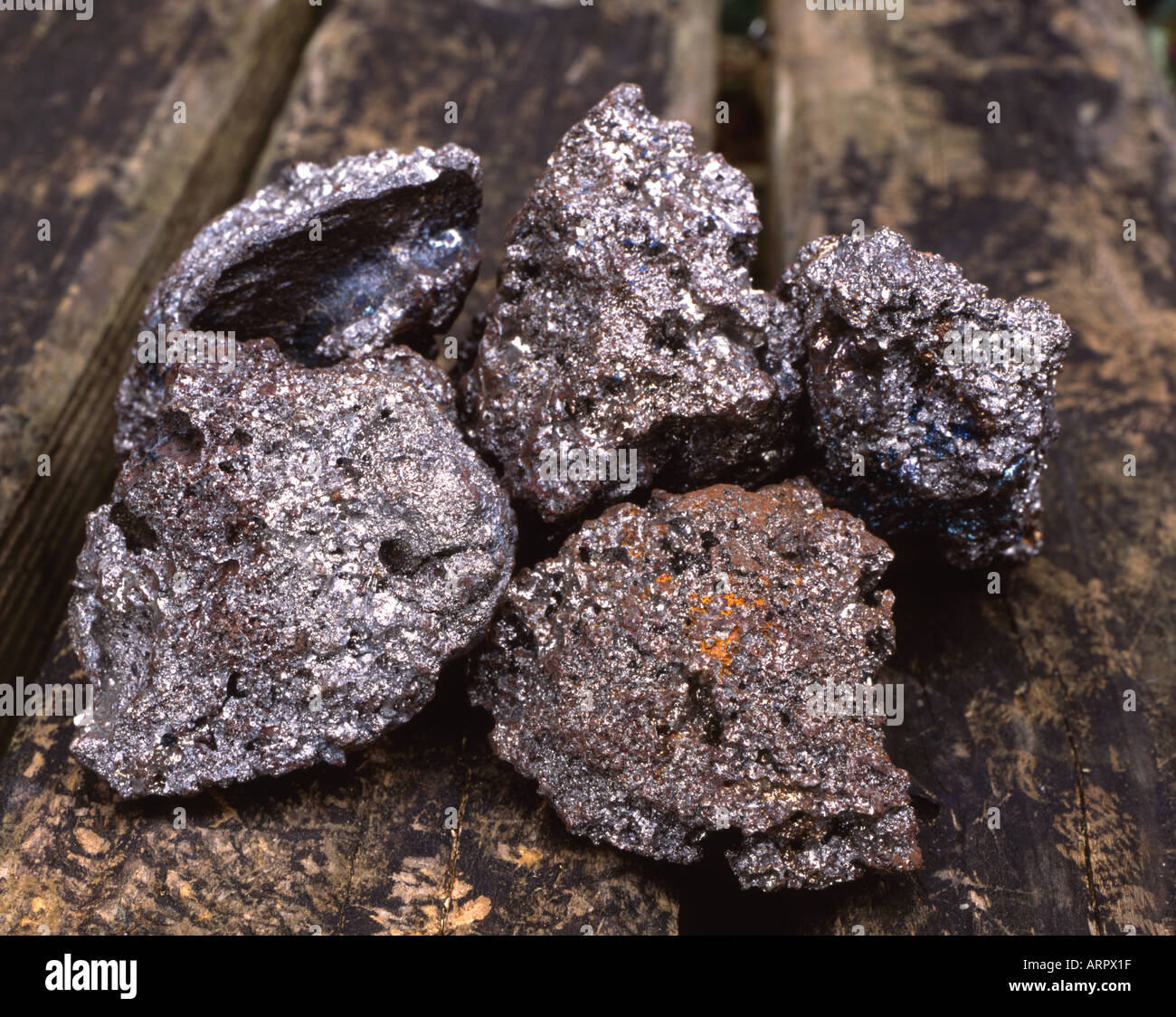Tamahagare, balle de minerai de fer en acier utilisés pour des sabres de samouraï par Kanehama Kiyochika forgeron. L'Okinawa Japon Banque D'Images
