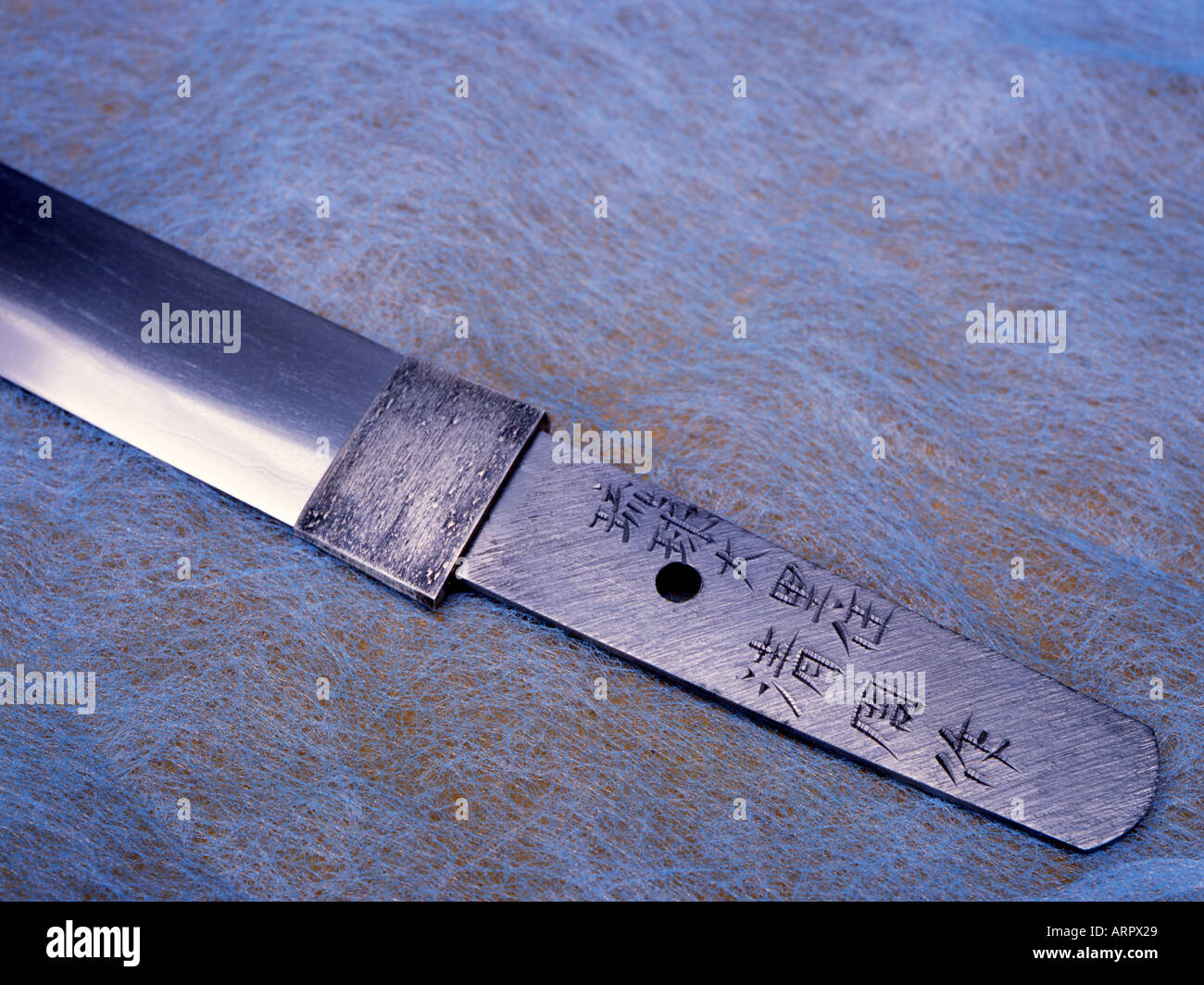 Base de l'épée samouraï blade montrant inscription par Kanehama Kiyochika forgeron. L'Okinawa, Japon Banque D'Images