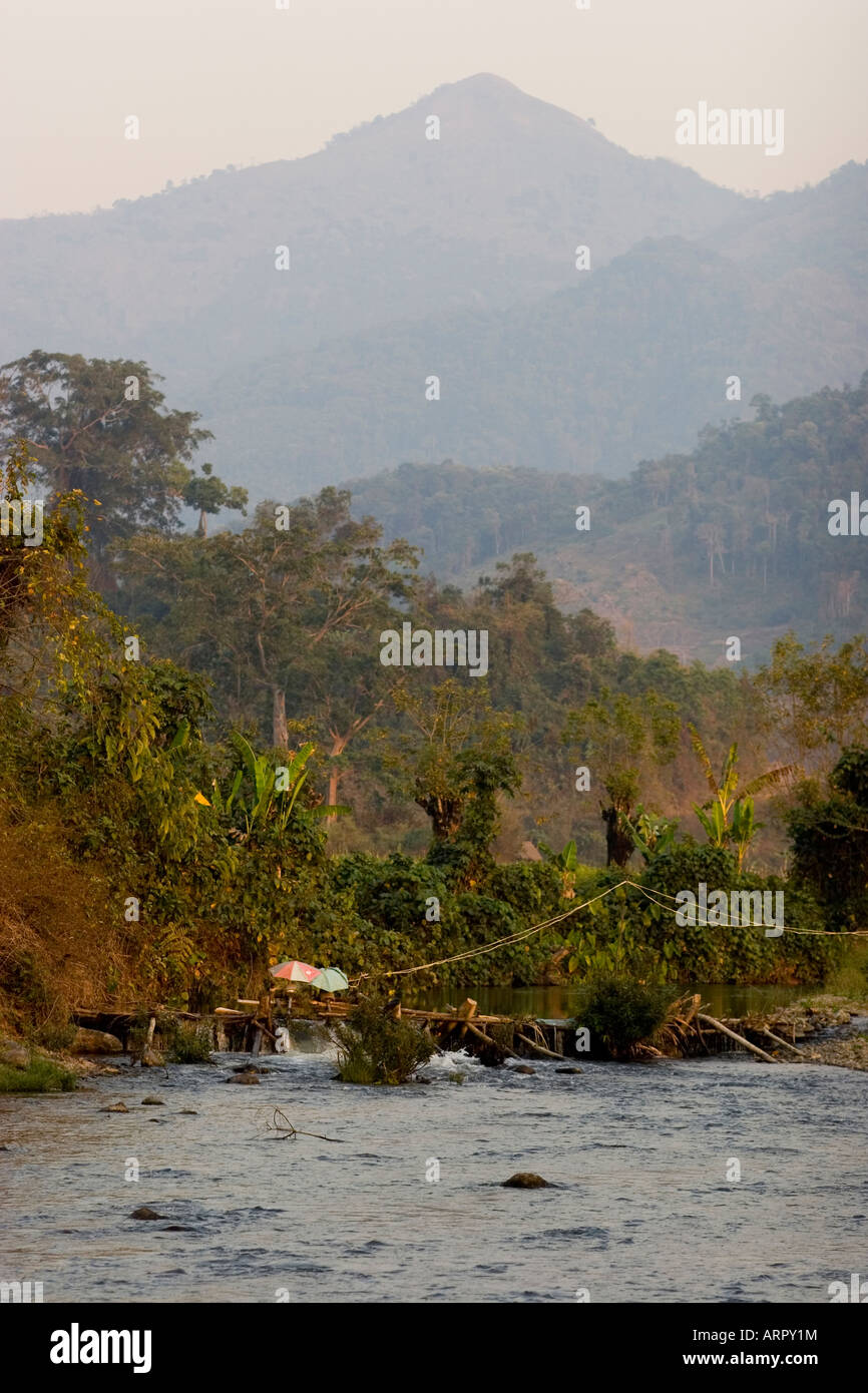 Petit générateur de hydropowered Muang Long au Laos Banque D'Images