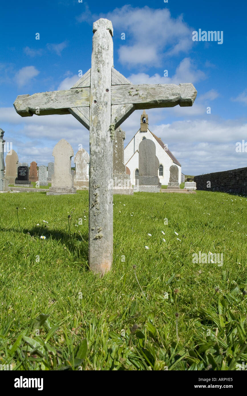 dh North Walls église HOY ORKNEY Croix en bois tombe dedans cimetière de cimetière de cimetière christian tombes en bois de près Banque D'Images