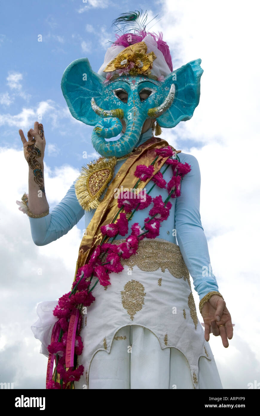 Quiconque porte un masque d'éléphant au London Mela Banque D'Images