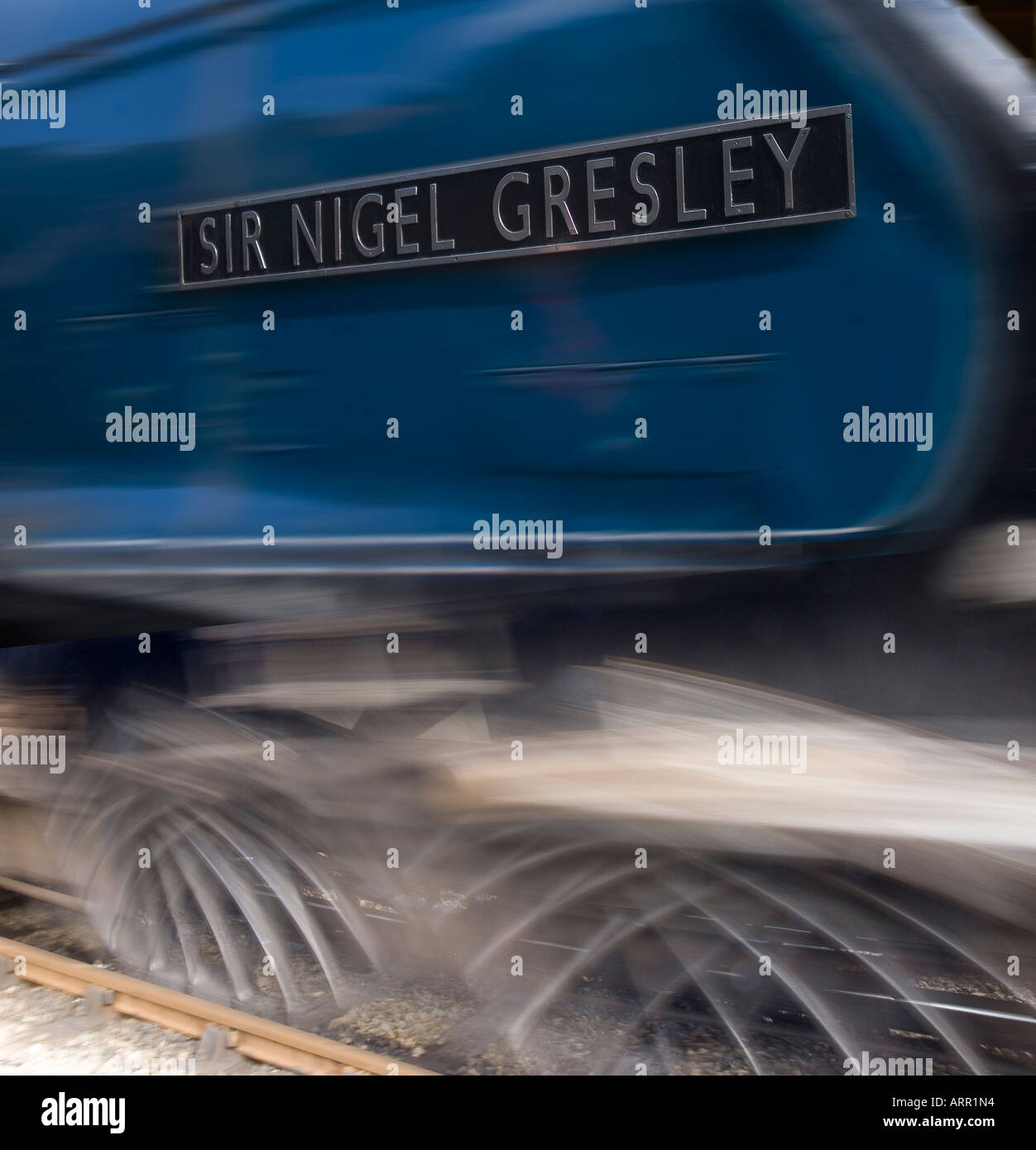LNER Classe A4 Pacifique 4 6 2 Sir Nigel Gresley à Goathland vitesse North York Moors Railway England UK Royaume-Uni GB Banque D'Images
