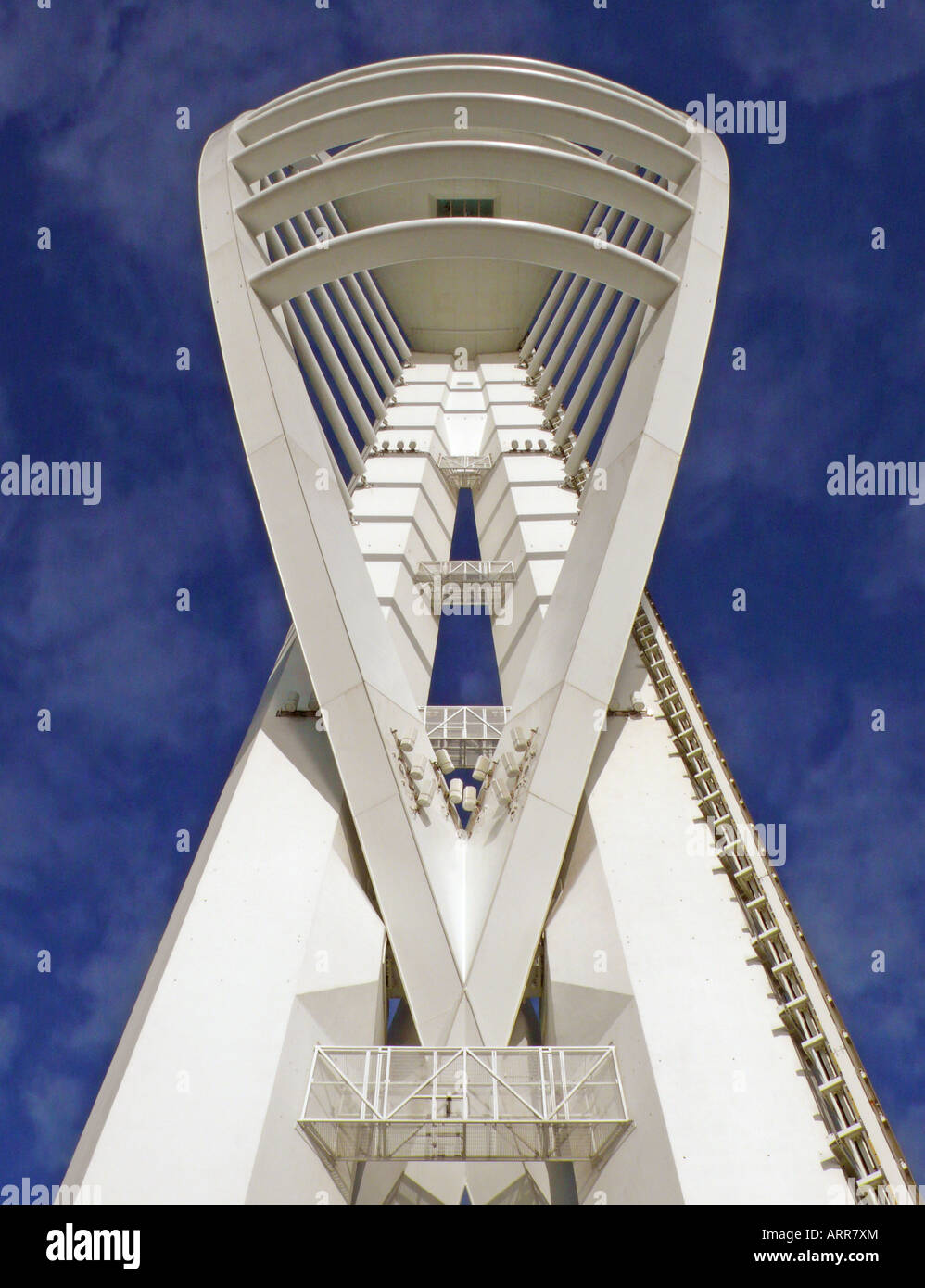 Spinnaker Tower, Hampshire - a 170 mètres de hauteur avec vue sur l'attraction des visiteurs de Portsmouth Harbour historique et le Solent. Banque D'Images