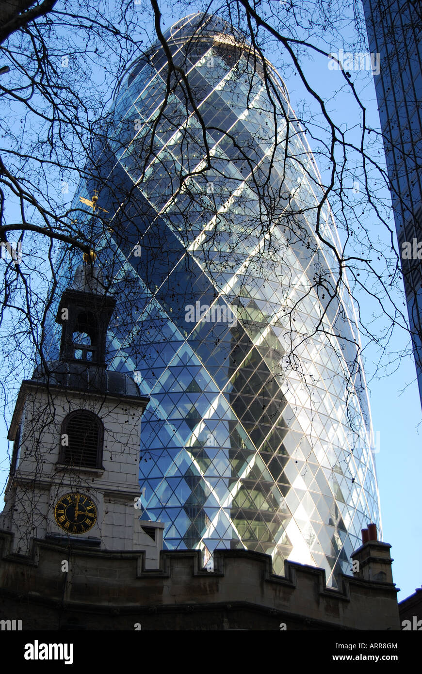 Gherkin Building, City of London, Londres, Angleterre, Royaume-Uni Banque D'Images