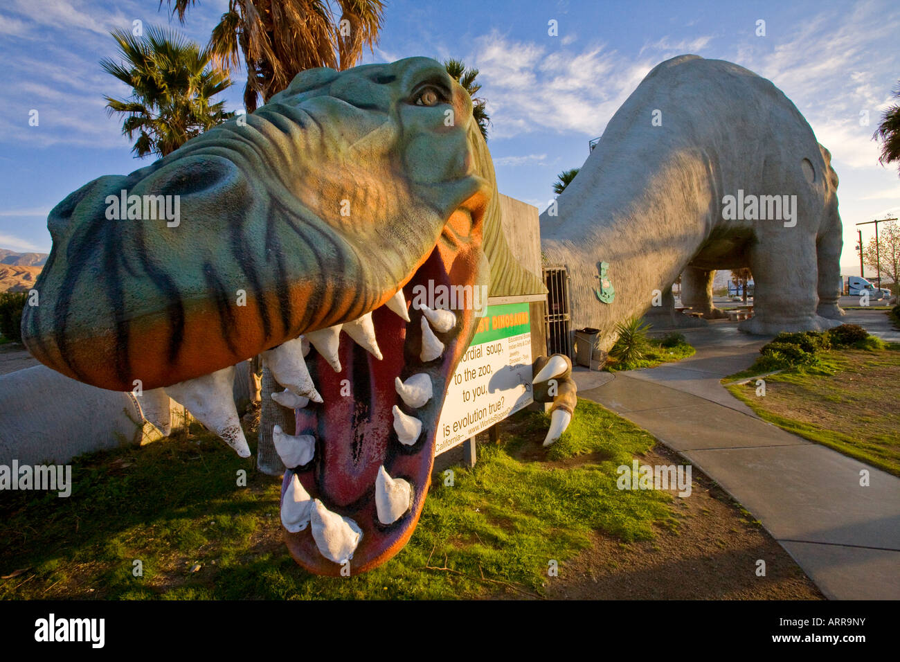 Répliques Cabazon Dinosaur Truck Stop Cabazon California USA Banque D'Images