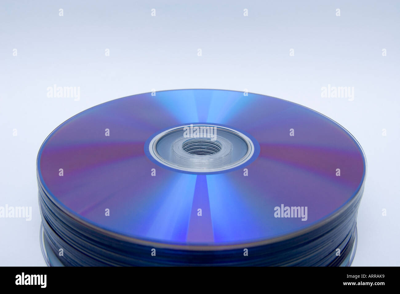 Pile de cd-rom ou DVD vierge prêt à graver mp3 musique de films ou la  sauvegarde des données Photo Stock - Alamy