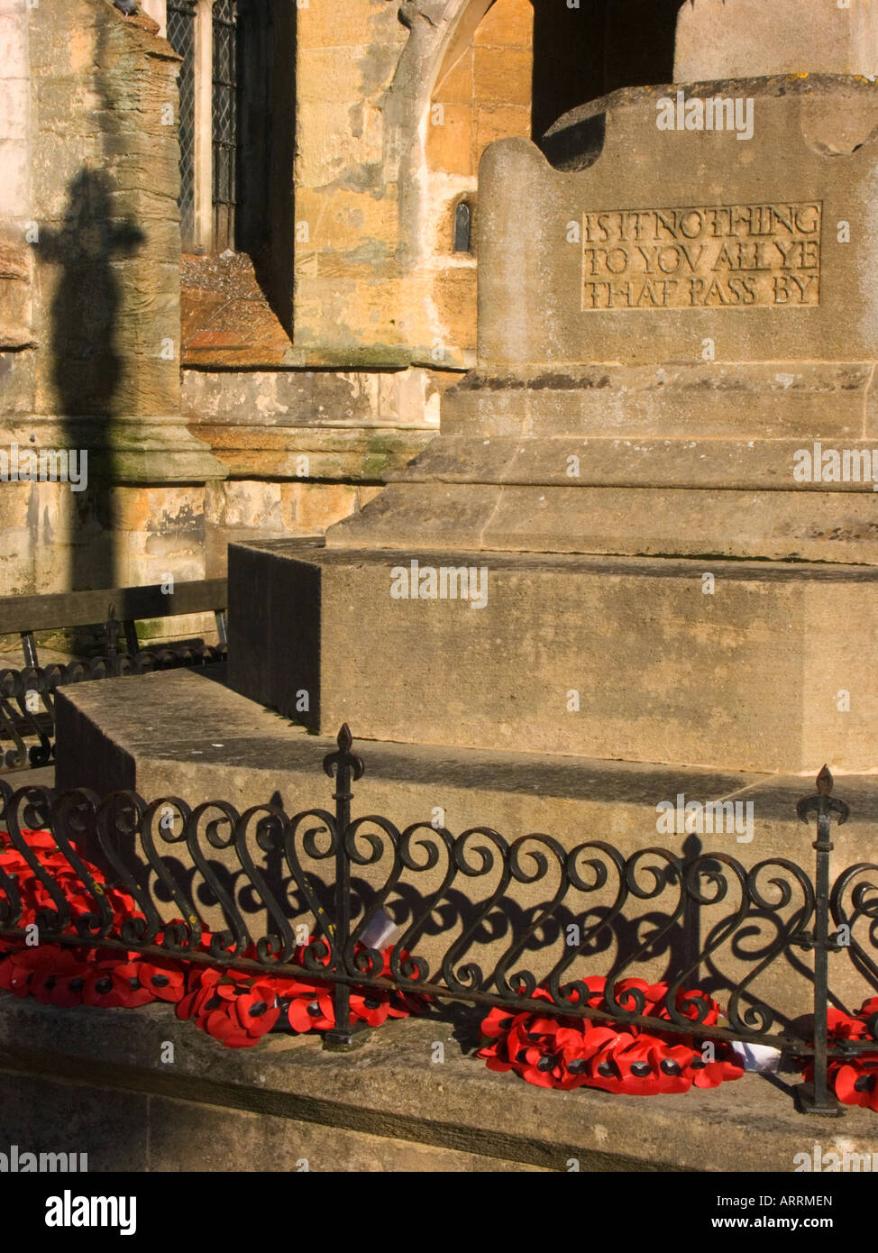 War Memorial, Cirencester, Gloucestershire, Angleterre, RU avec l'inscription - n'est-il rien pour vous vous tous qui passent. Banque D'Images