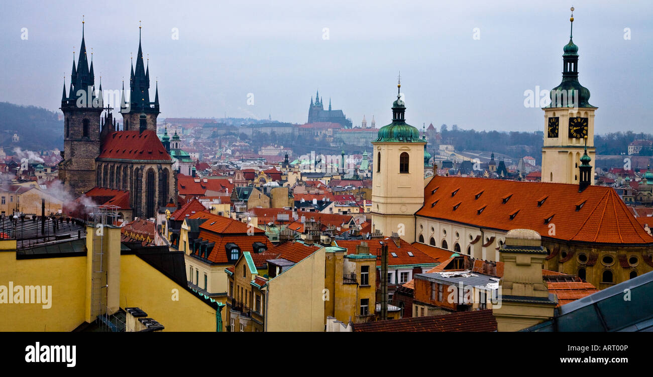 Vue de Prague depuis les toits République Tchèque Europe Banque D'Images