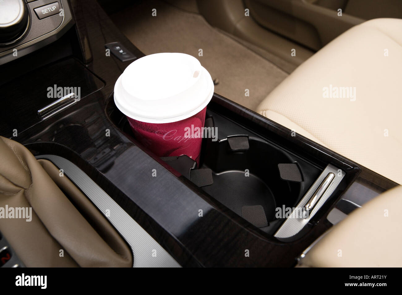 Acura MDX 2008 en rouge - Support de tasse avec Prop Banque D'Images