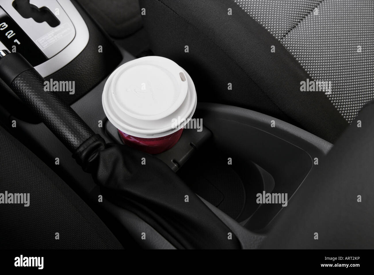 2008 Suzuki Reno en rouge - Support de tasse avec Prop Banque D'Images