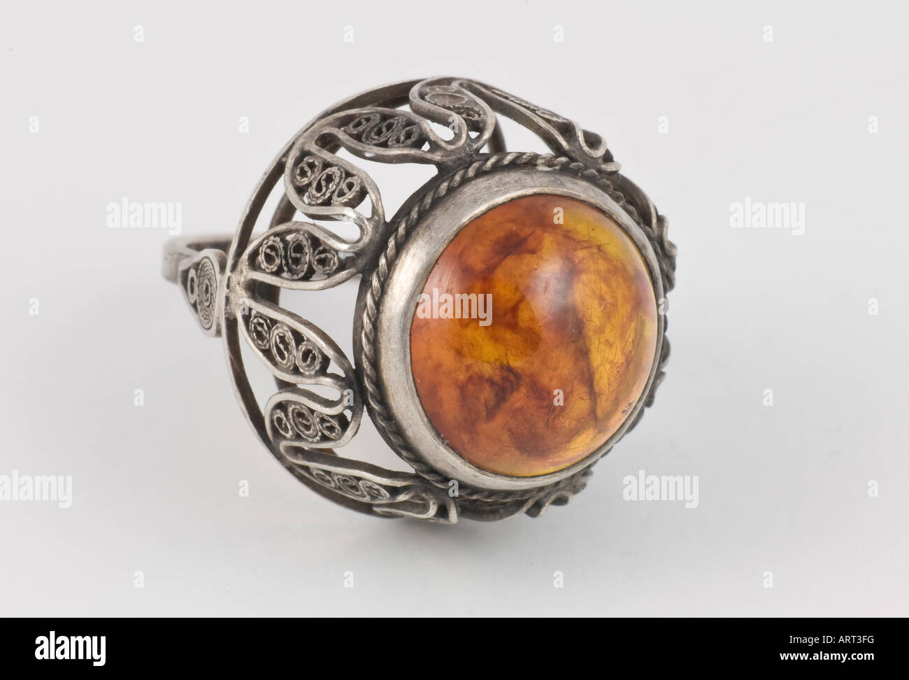 Bijoux bague ambre antique vieux terni Photo Stock - Alamy