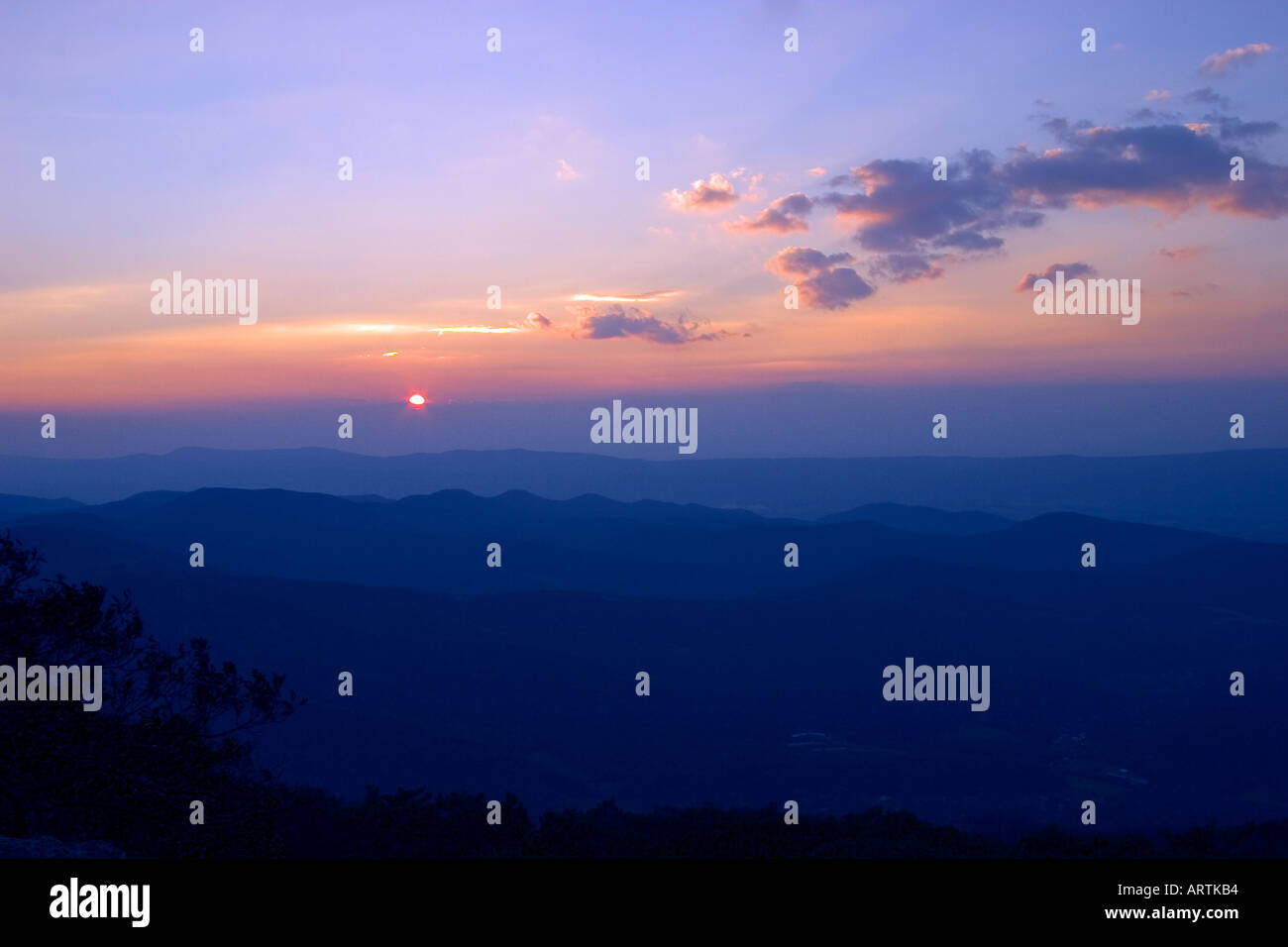 Coucher de soleil sur les montagnes Blue Ridge Shenandoah National Park Virgina United States of America Banque D'Images