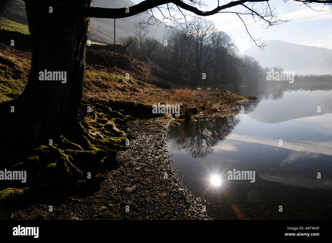 Reflet de soleil dans Brotherswater. Banque D'Images