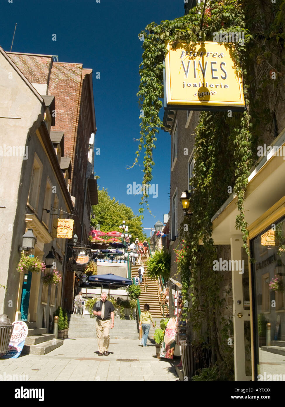 Rue du Petit Champlain historique dans la partie basse de la ville de Québec, Canada Banque D'Images