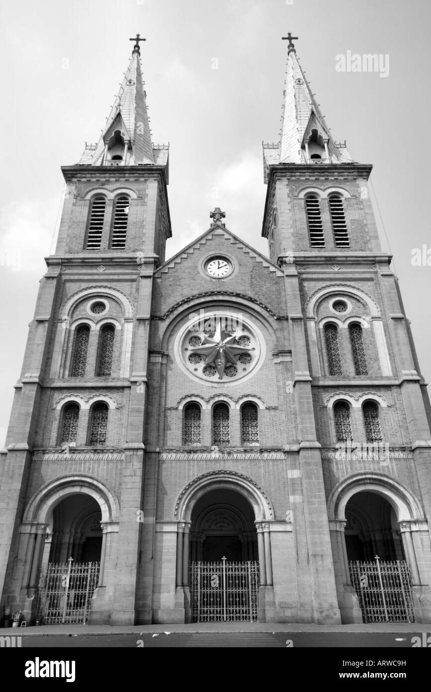 Cathédrale de Notre Dame à Ho Chi Minh City Vietnam en noir et blanc Banque D'Images