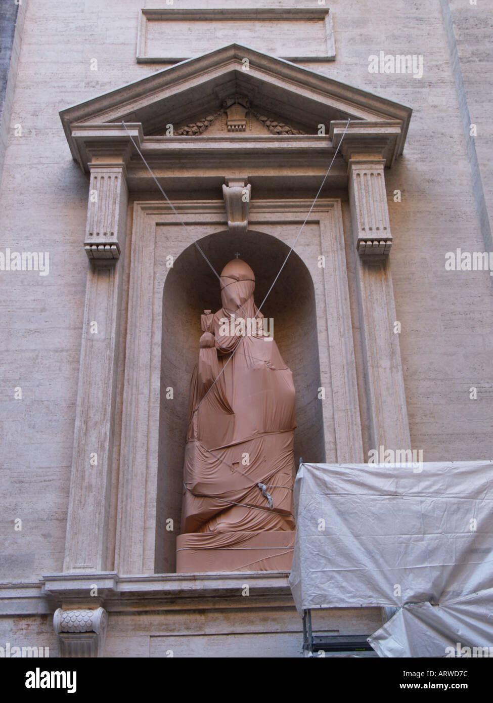 Statue d'un pape a pris fin au cours des travaux de restauration du vatican Rome Lazio Italie Banque D'Images