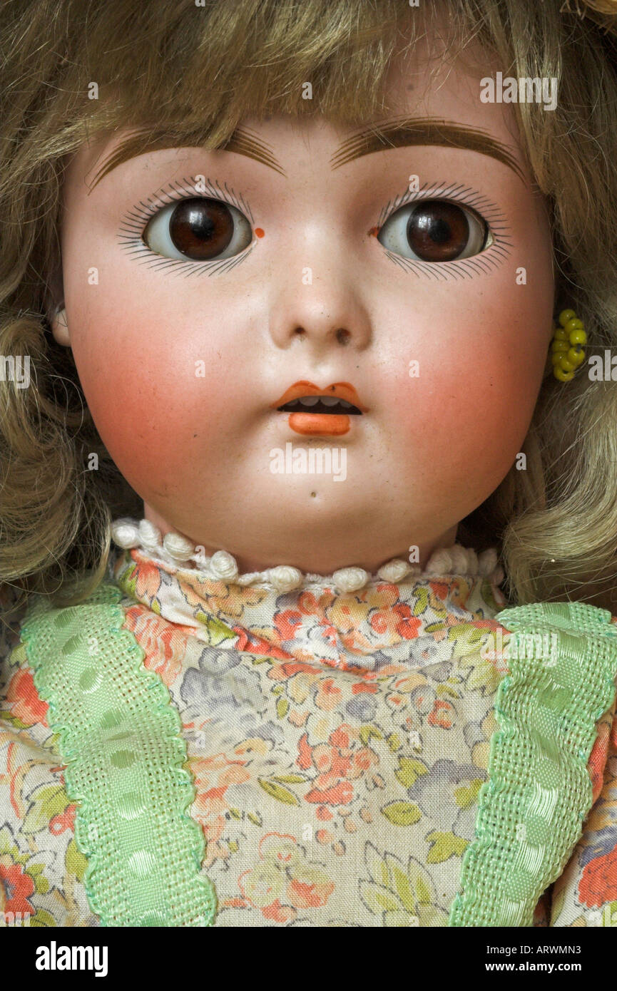 Maude est une poupée tête porcelaine Vintage Banque D'Images
