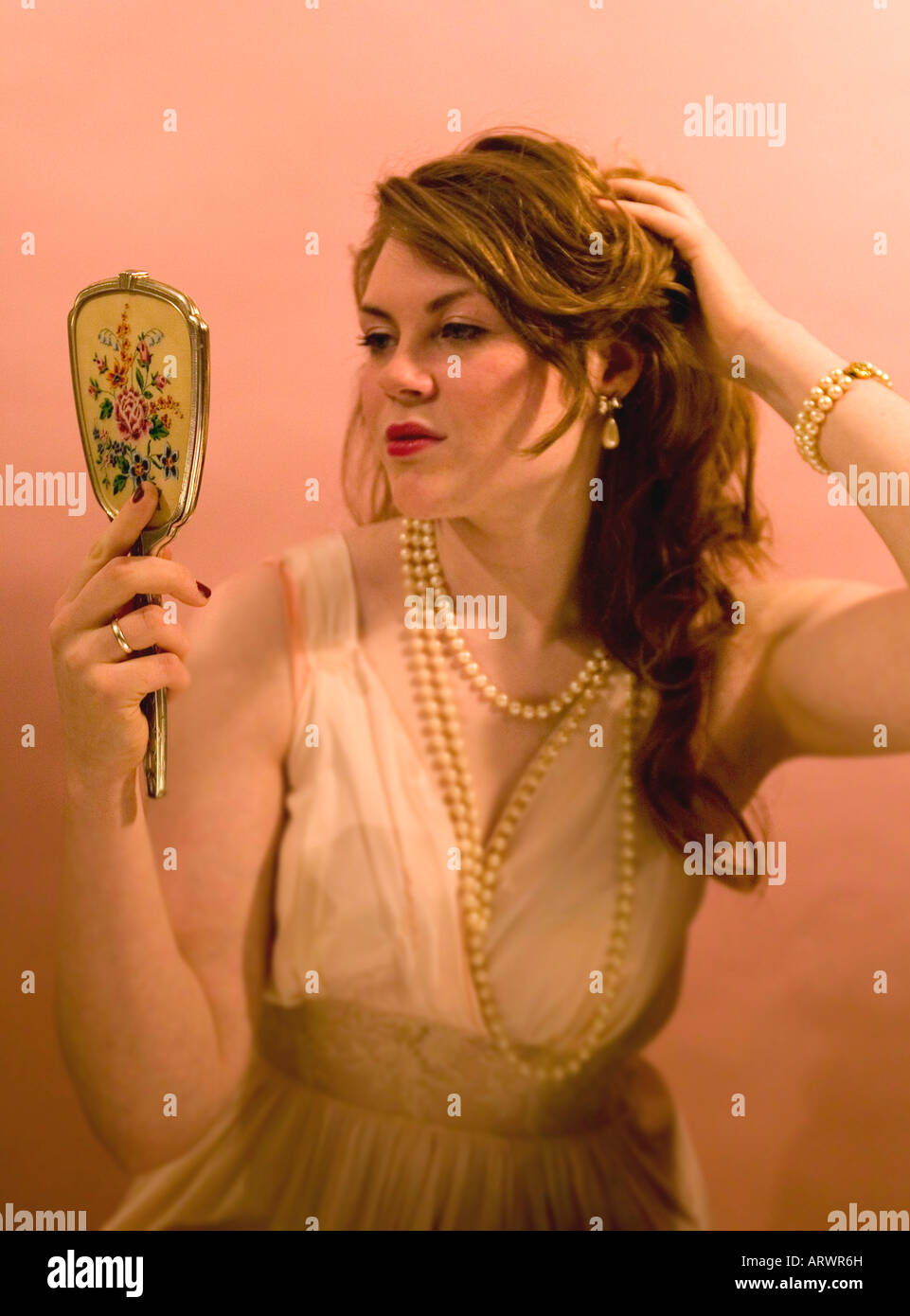 Femme au miroir Banque D'Images